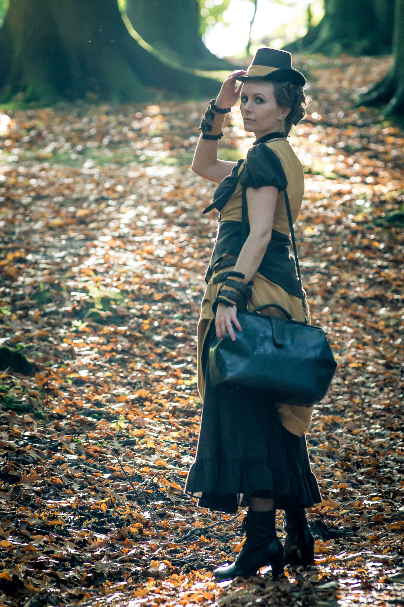 Sony SLT-A77 + Sigma 70-200mm F2.8 EX DG Macro HSM II sample photo. Jessicat in steam punk outfit photography