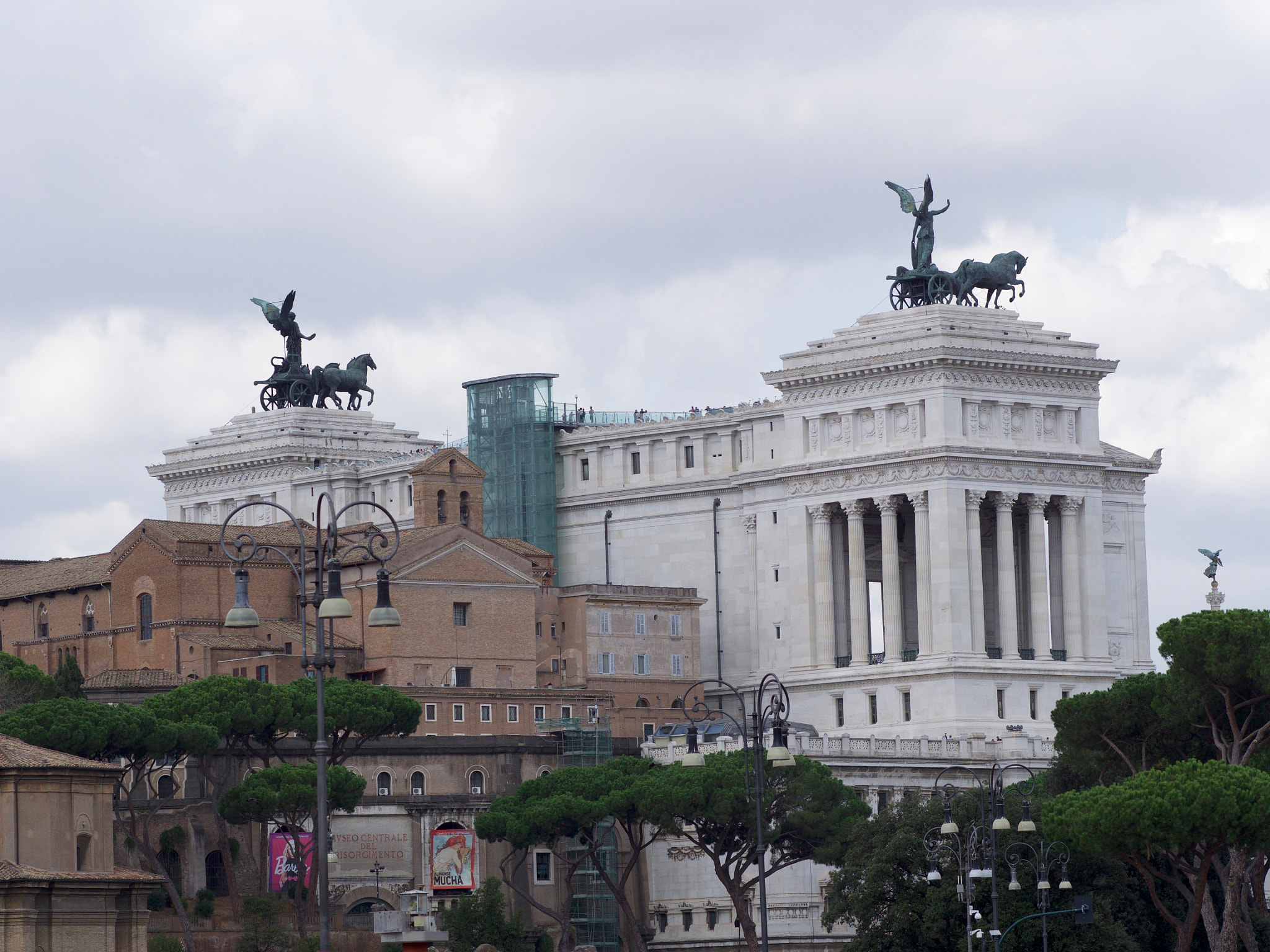Panasonic Lumix DMC-GH4 + Olympus M.Zuiko Digital ED 75mm F1.8 sample photo. Altare della patria  photography