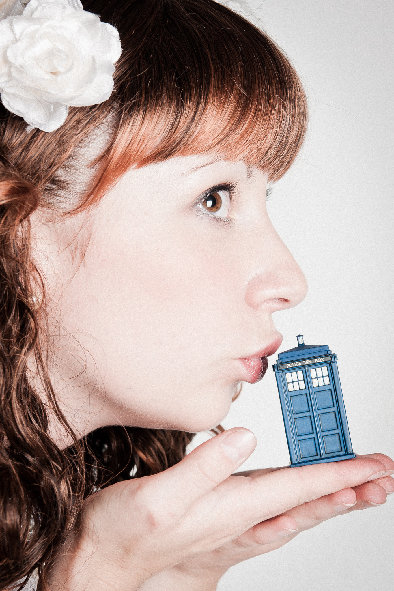 Sony Alpha DSLR-A700 sample photo. Hika in sweet lolita - once again with tardis (kissing time) photography