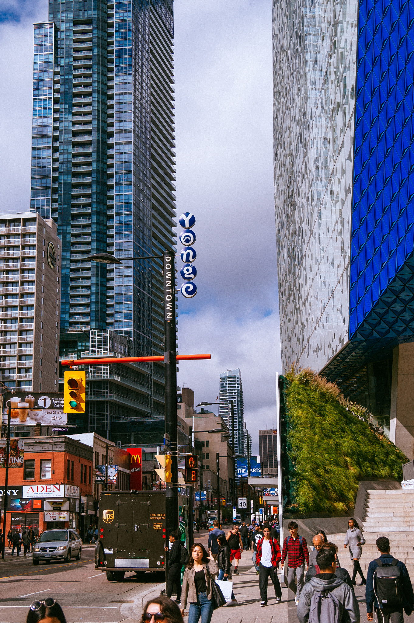 Sony NEX-VG30E sample photo. Sweet grass ontario - yonge street photography