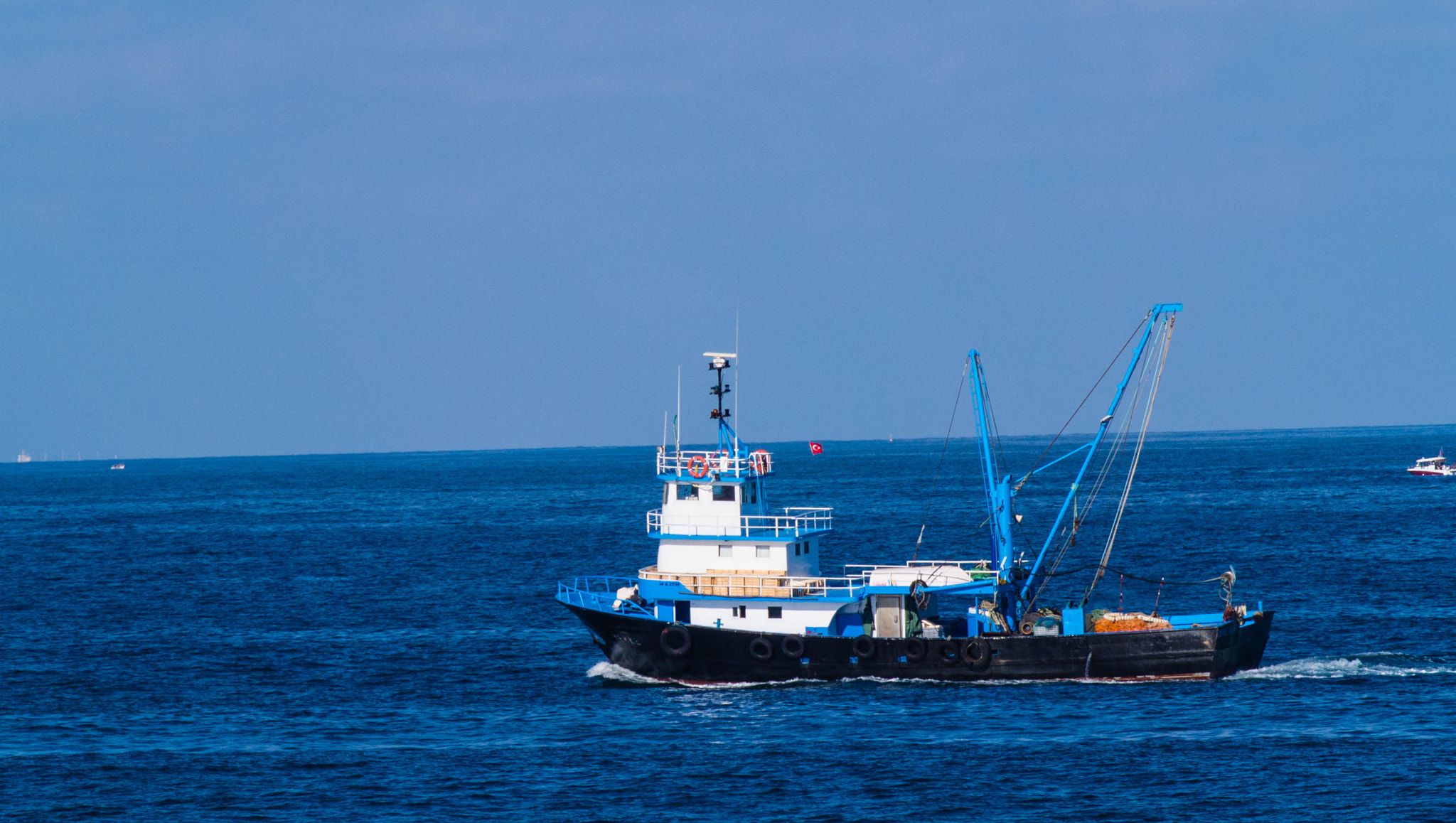 Nikon 1 V1 + Nikon 1 Nikkor VR 30-110mm F3.8-5.6 sample photo. Fishing ship photography