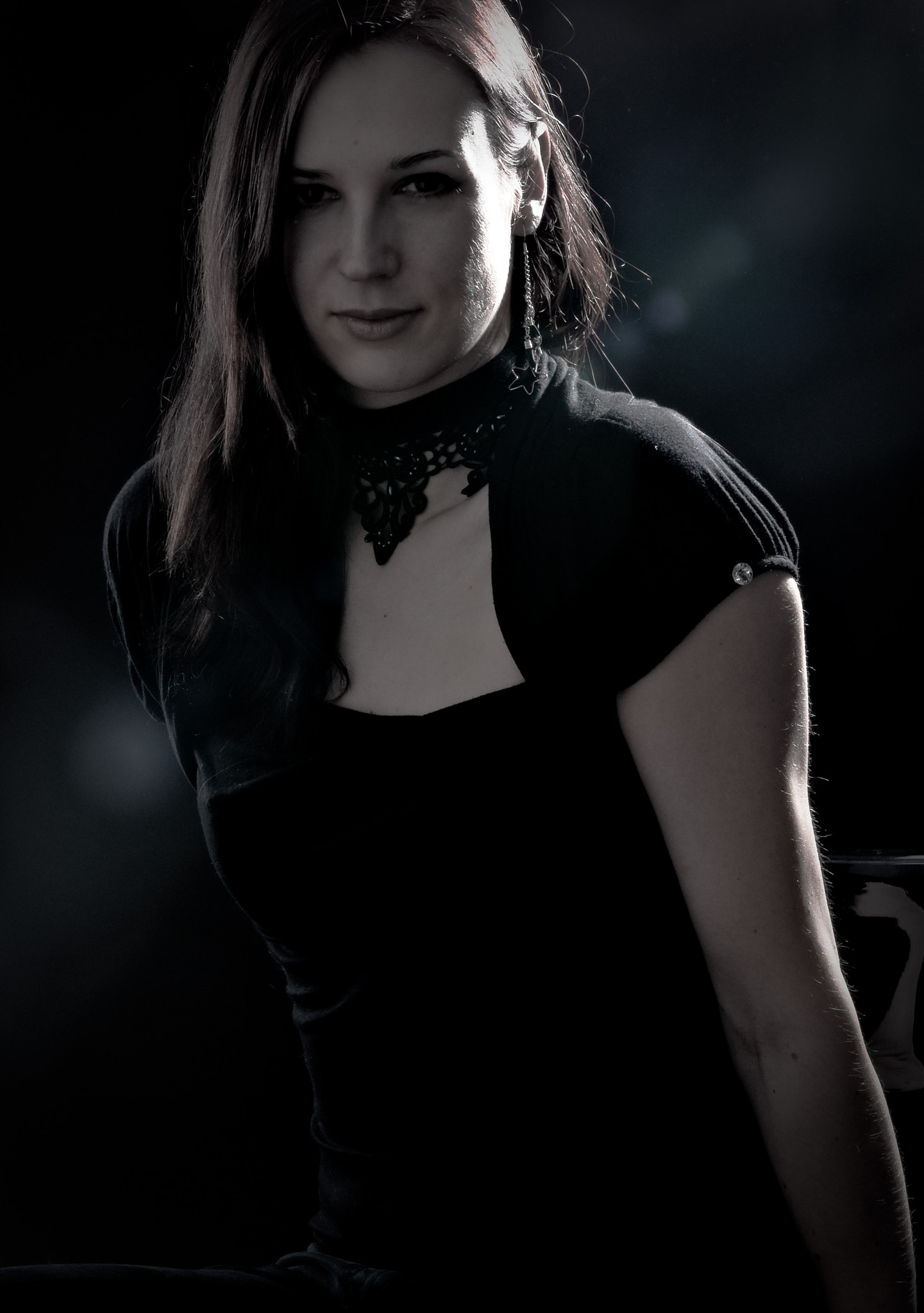 70-200mm F2.8 sample photo. Low-key anne photography