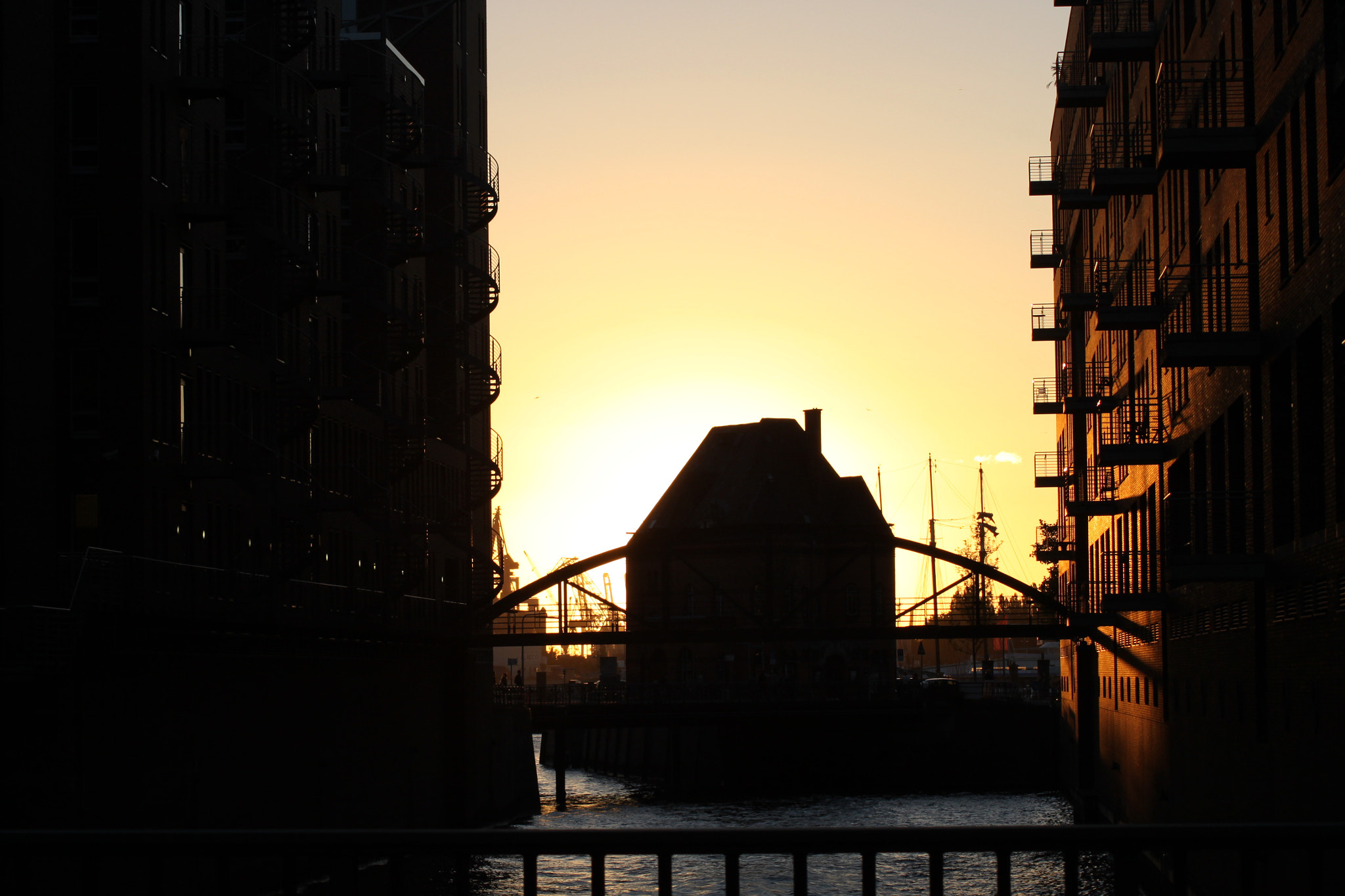 Canon EOS 500D (EOS Rebel T1i / EOS Kiss X3) sample photo. Hamburg speicherstadt photography