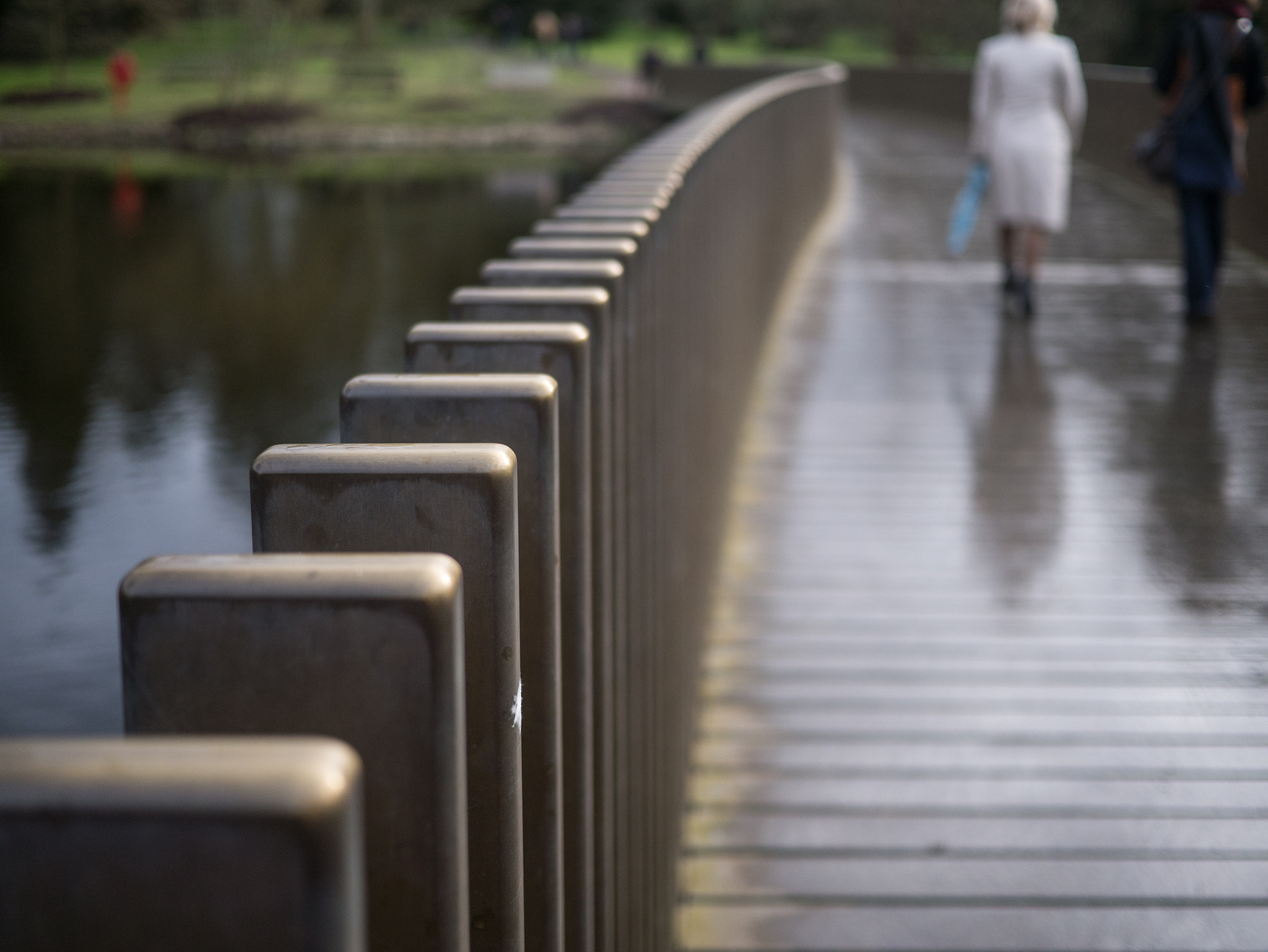 Panasonic Lumix DMC-GF6 + LUMIX G 20/F1.7 II sample photo. Kew gardens bridge photography