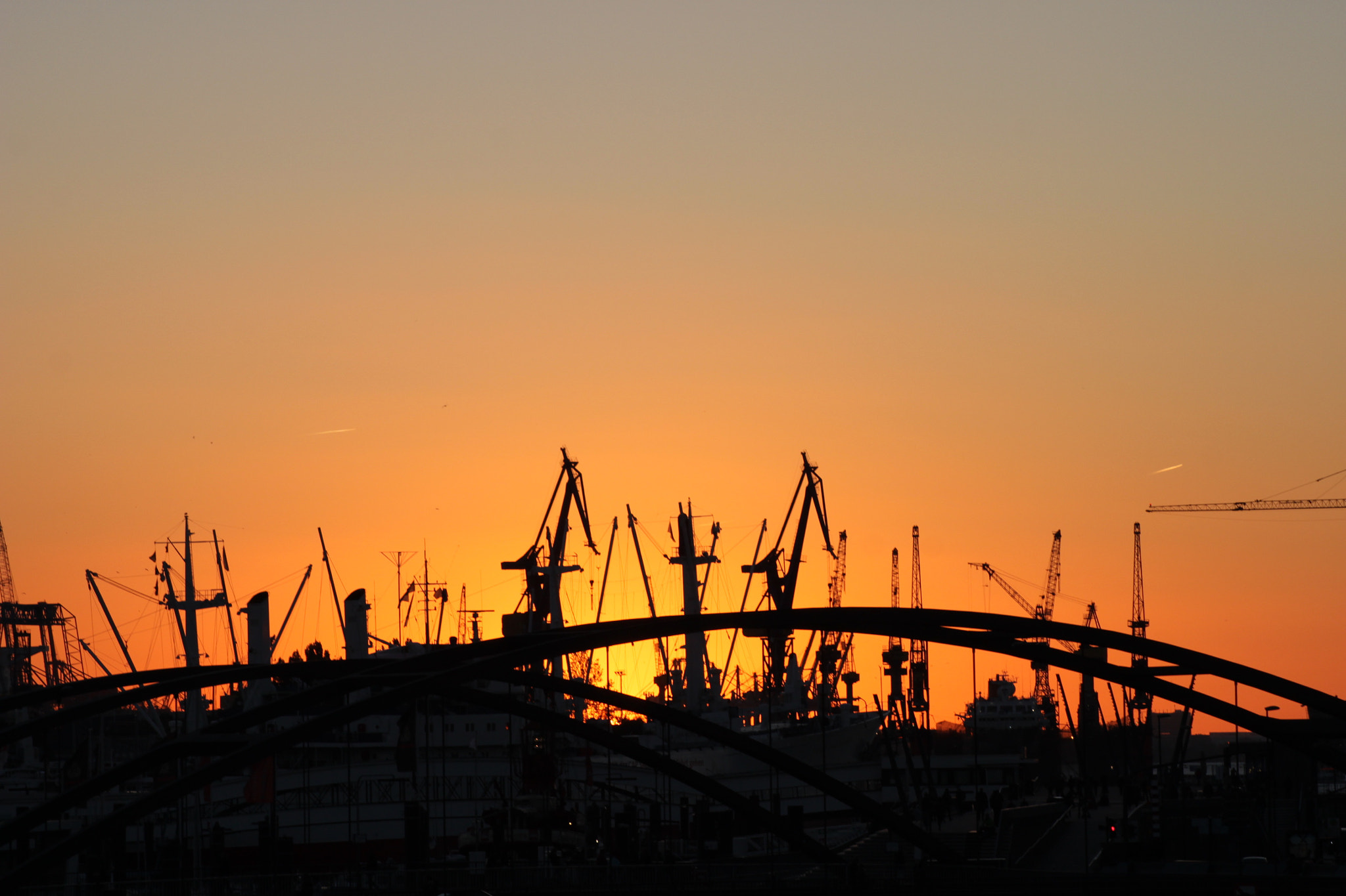Canon EOS 500D (EOS Rebel T1i / EOS Kiss X3) sample photo. Sunset port of hamburg photography