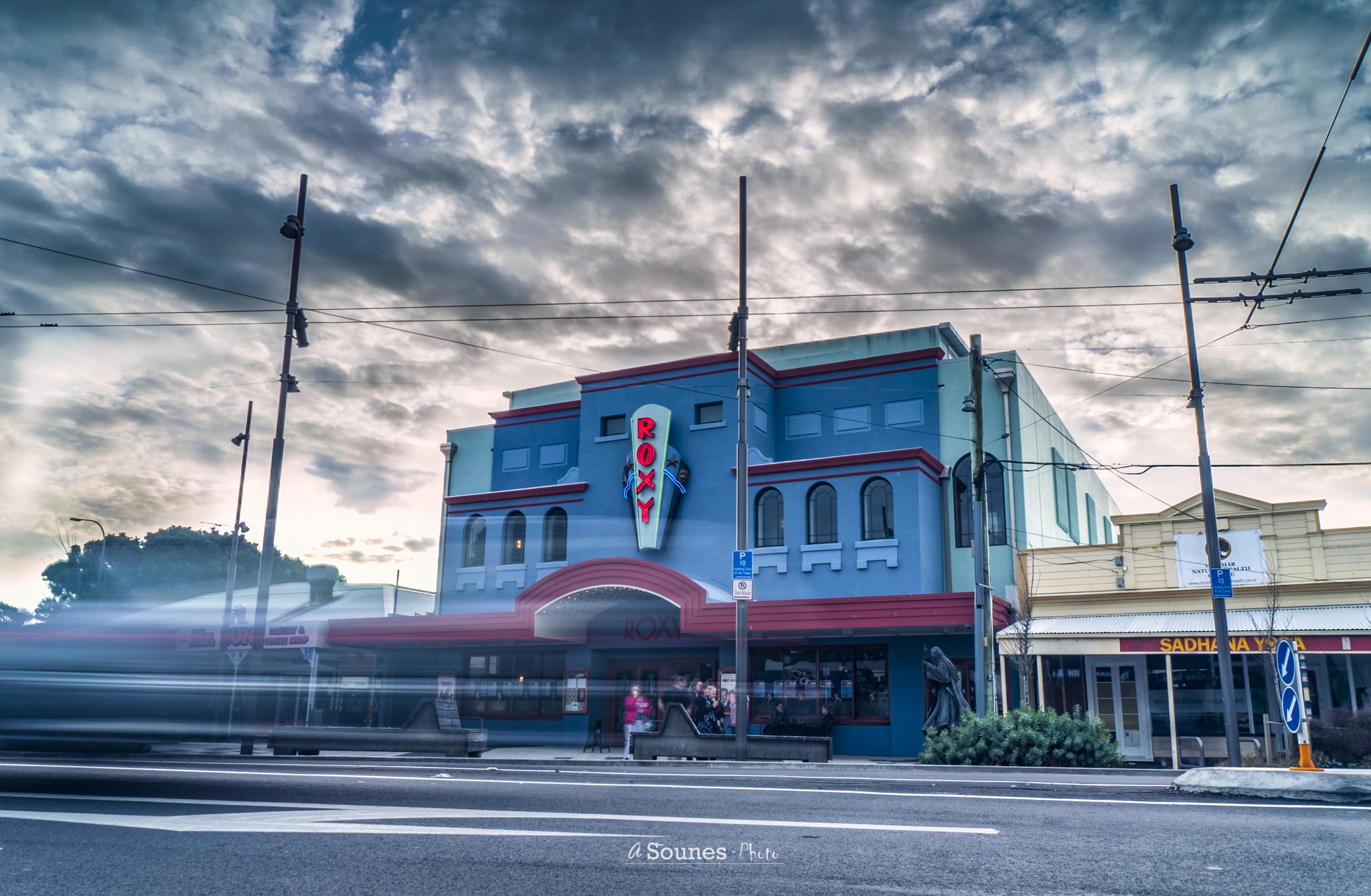 Sony a7 II + Sony E 10-18mm F4 OSS sample photo. Roxy cinema photography