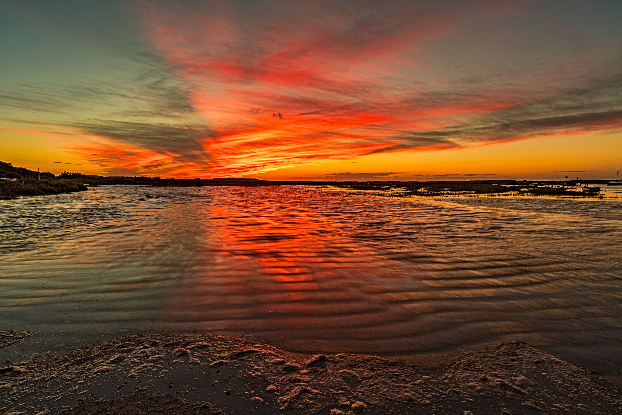 Canon EOS 5DS R + ZEISS Milvus 21mm F2.8 sample photo. Red sky at high tide.... photography