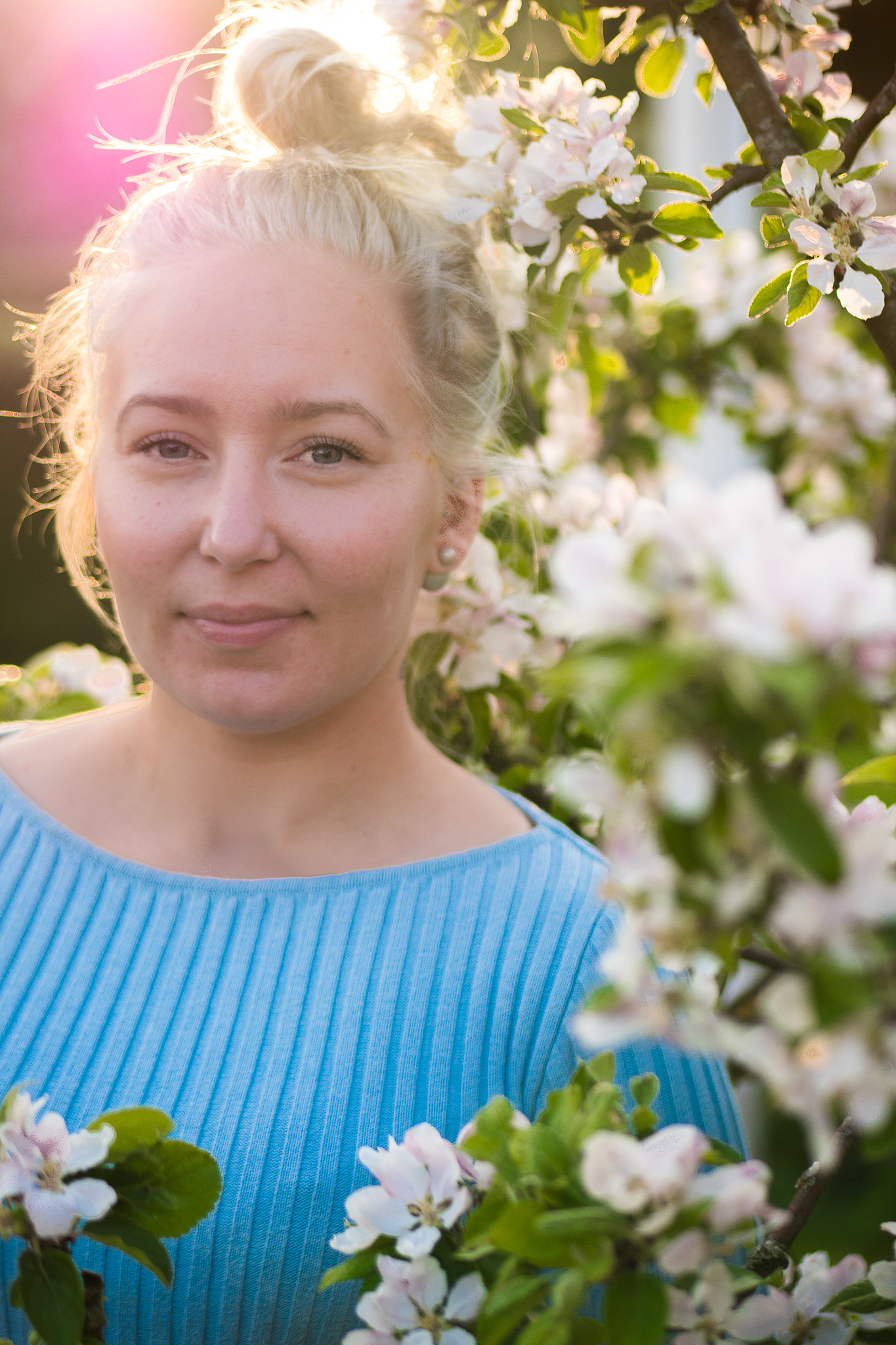 Panasonic Lumix G 42.5mm F1.7 ASPH Power OIS sample photo. Little sister in the appletree photography
