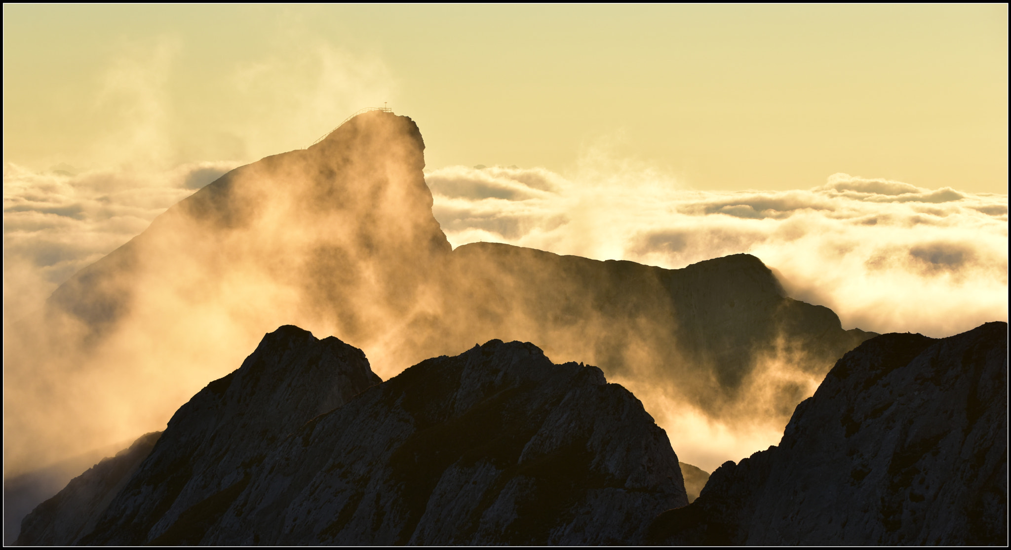 Nikon D810 + Sigma 50-500mm F4.5-6.3 DG OS HSM sample photo. Abendstimmung auf dem pilatus photography