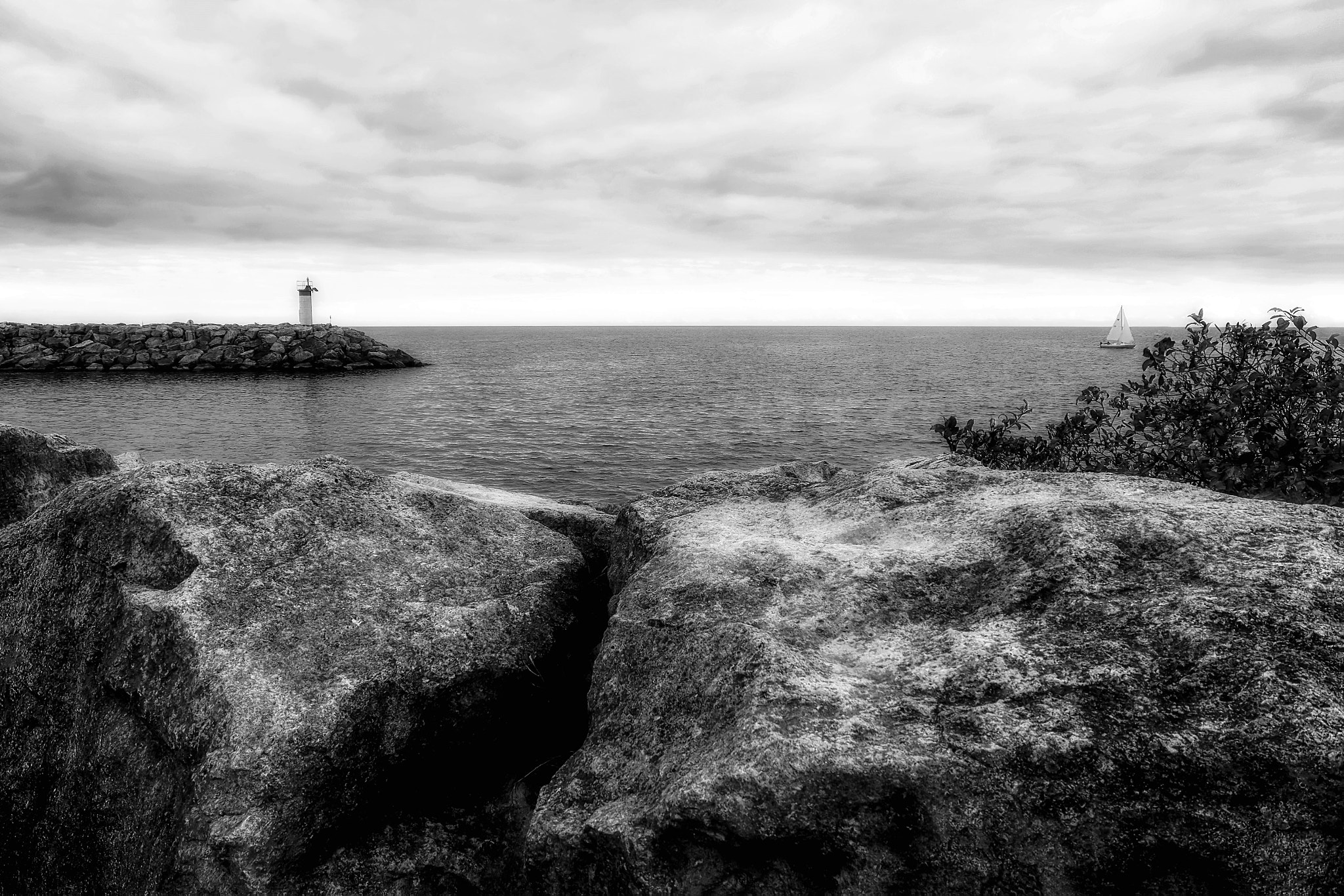 Fujifilm XC 16-50mm F3.5-5.6 OIS sample photo. Lakefront promenade park photography