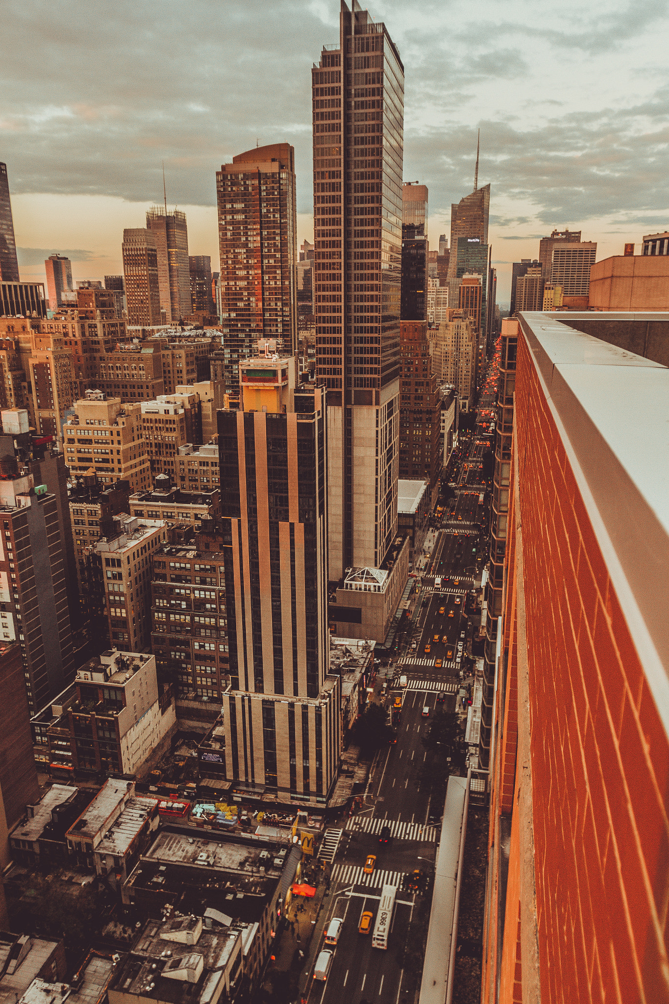 Canon EOS 7D + Canon EF 16-35mm F2.8L USM sample photo. Looking down 6th avenue photography