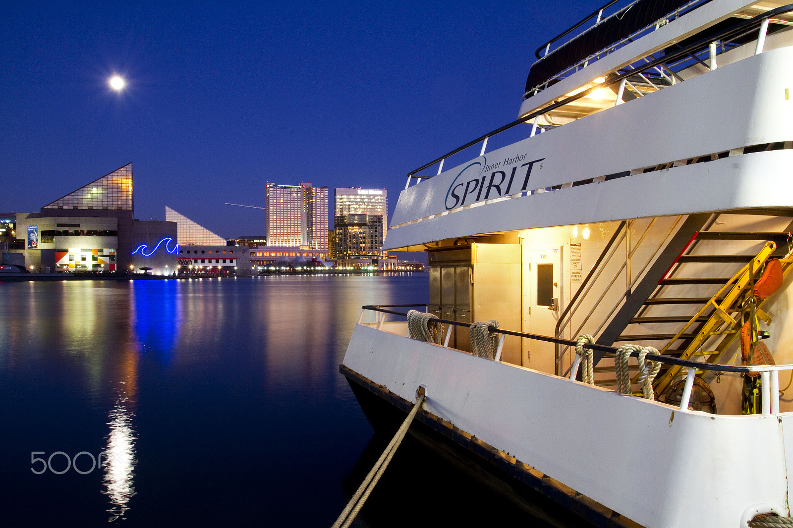 Canon EOS 7D + Canon EF 16-35mm F2.8L USM sample photo. Moonrise on the harbor photography