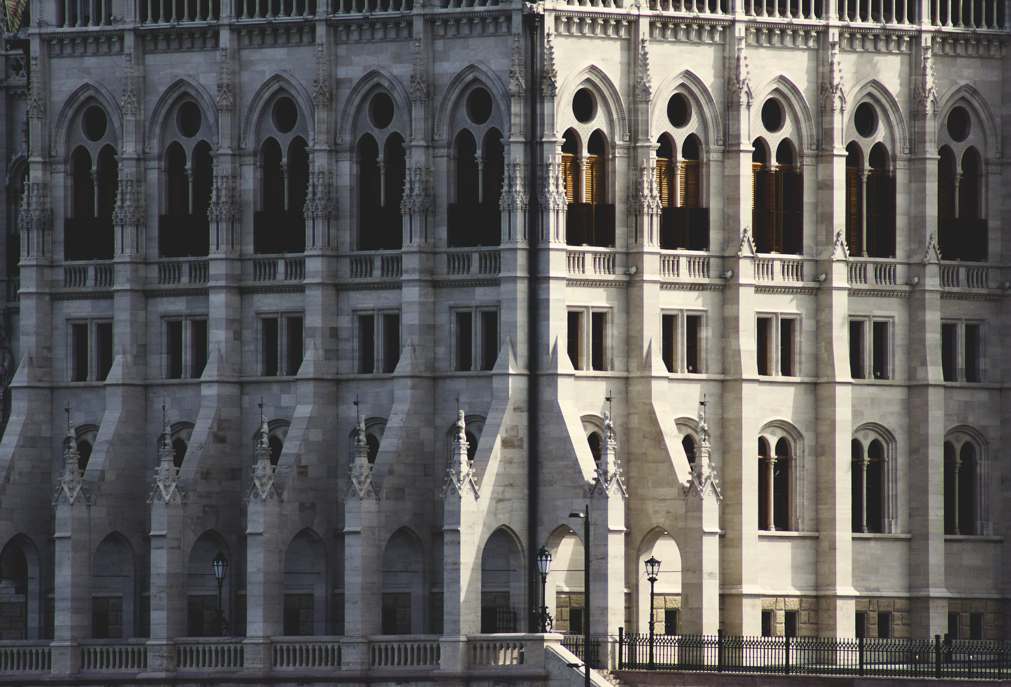 Tamron AF 70-300mm F4-5.6 Di LD Macro sample photo. Windows photography