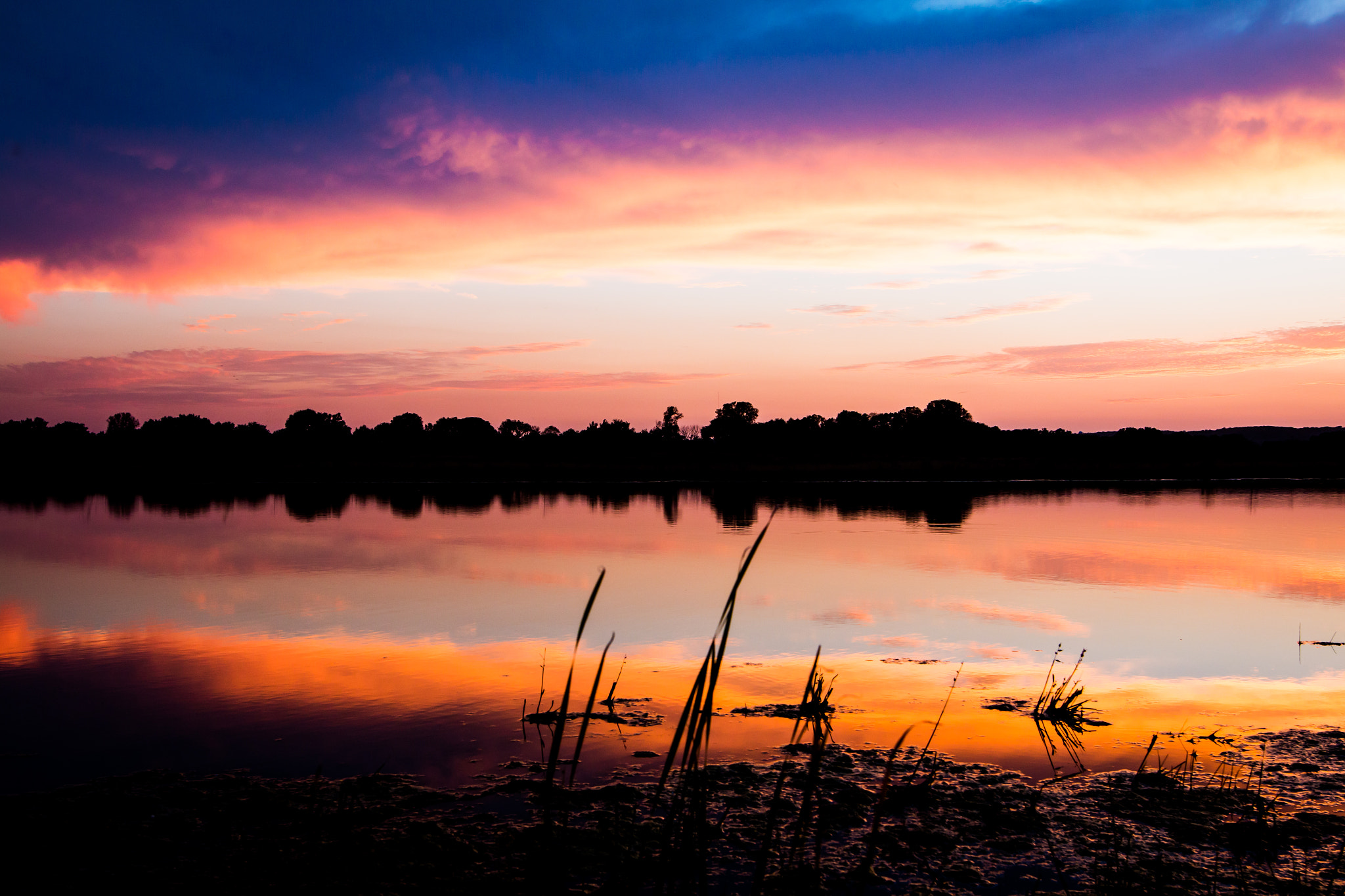 Canon EOS 70D + Sigma 24mm F1.4 DG HSM Art sample photo. Calm sunset photography