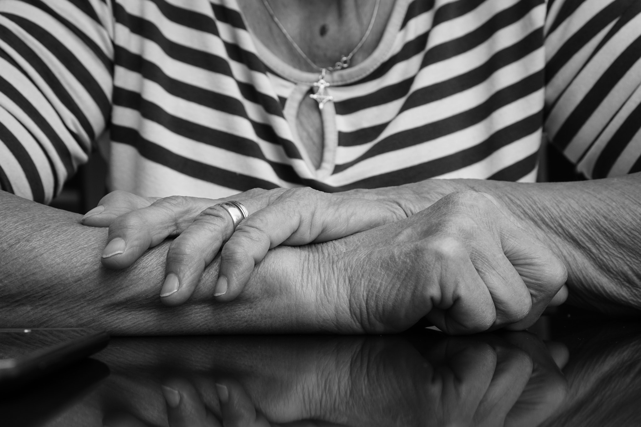 Sony a5100 + Sony E 35mm F1.8 OSS sample photo. The hands of (my mother) love photography