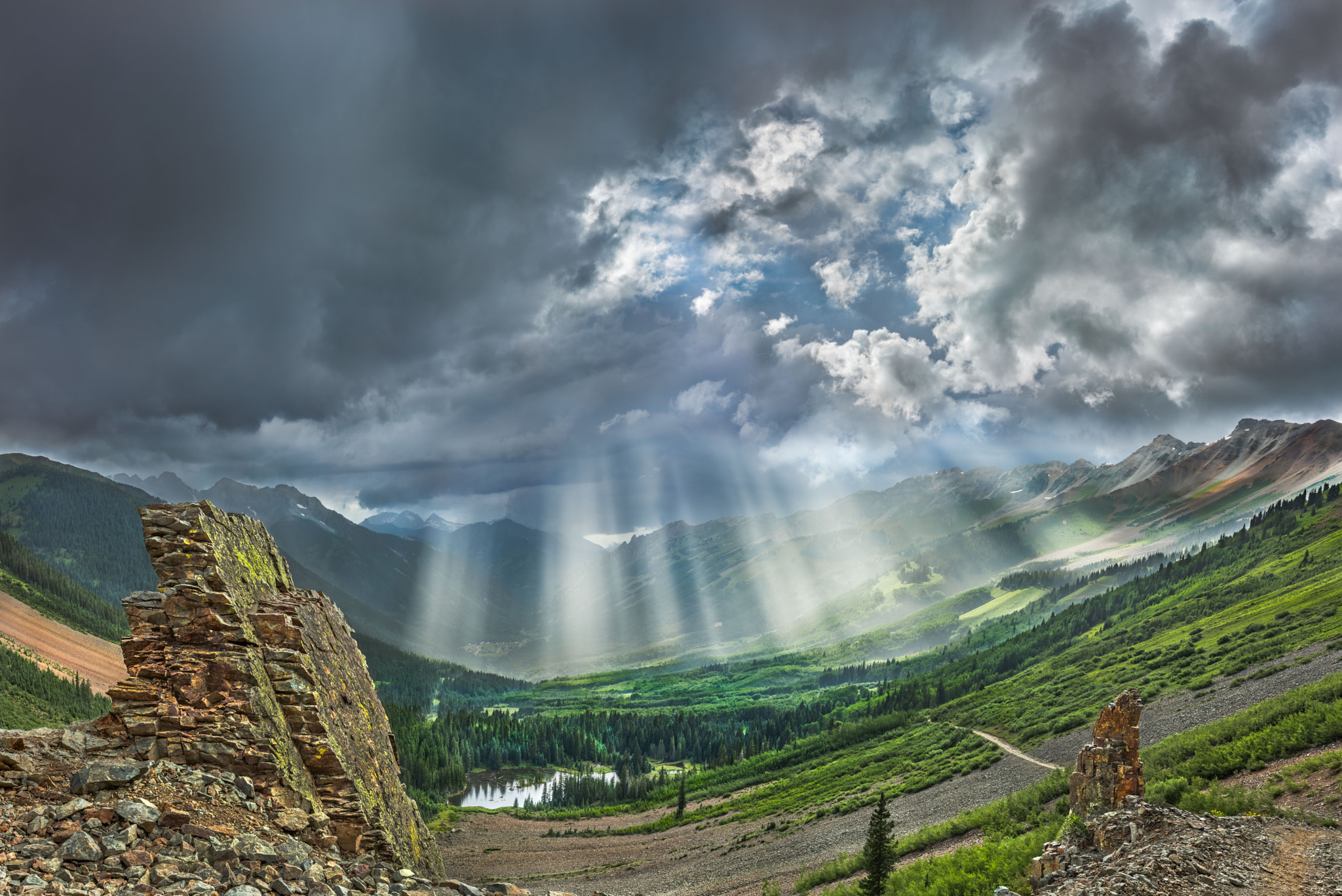 Canon EF 35mm F1.4L II USM sample photo. Ophir pass under beaming light photography