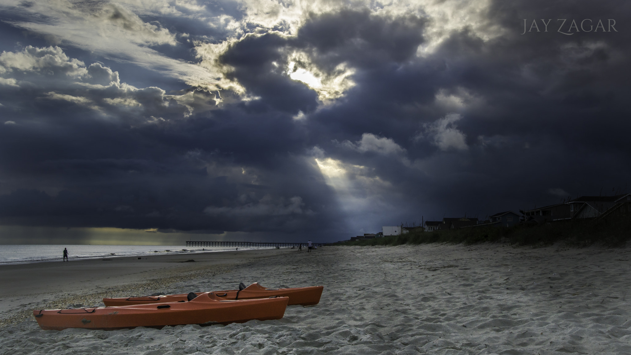 Tamron 18-270mm F3.5-6.3 Di II PZD sample photo. Kayak in the rays photography