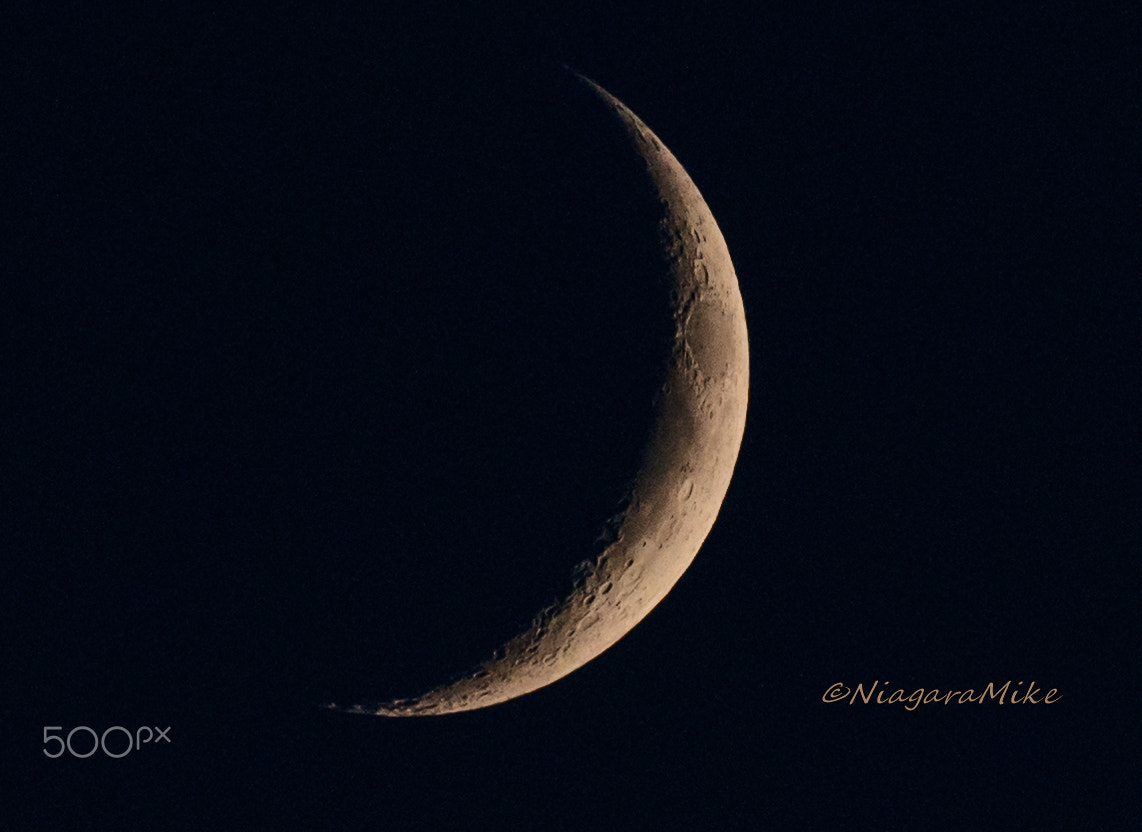 Nikon AF-S Nikkor 400mm F2.8E FL ED VR sample photo. Crescent moon october 04 2016 photography