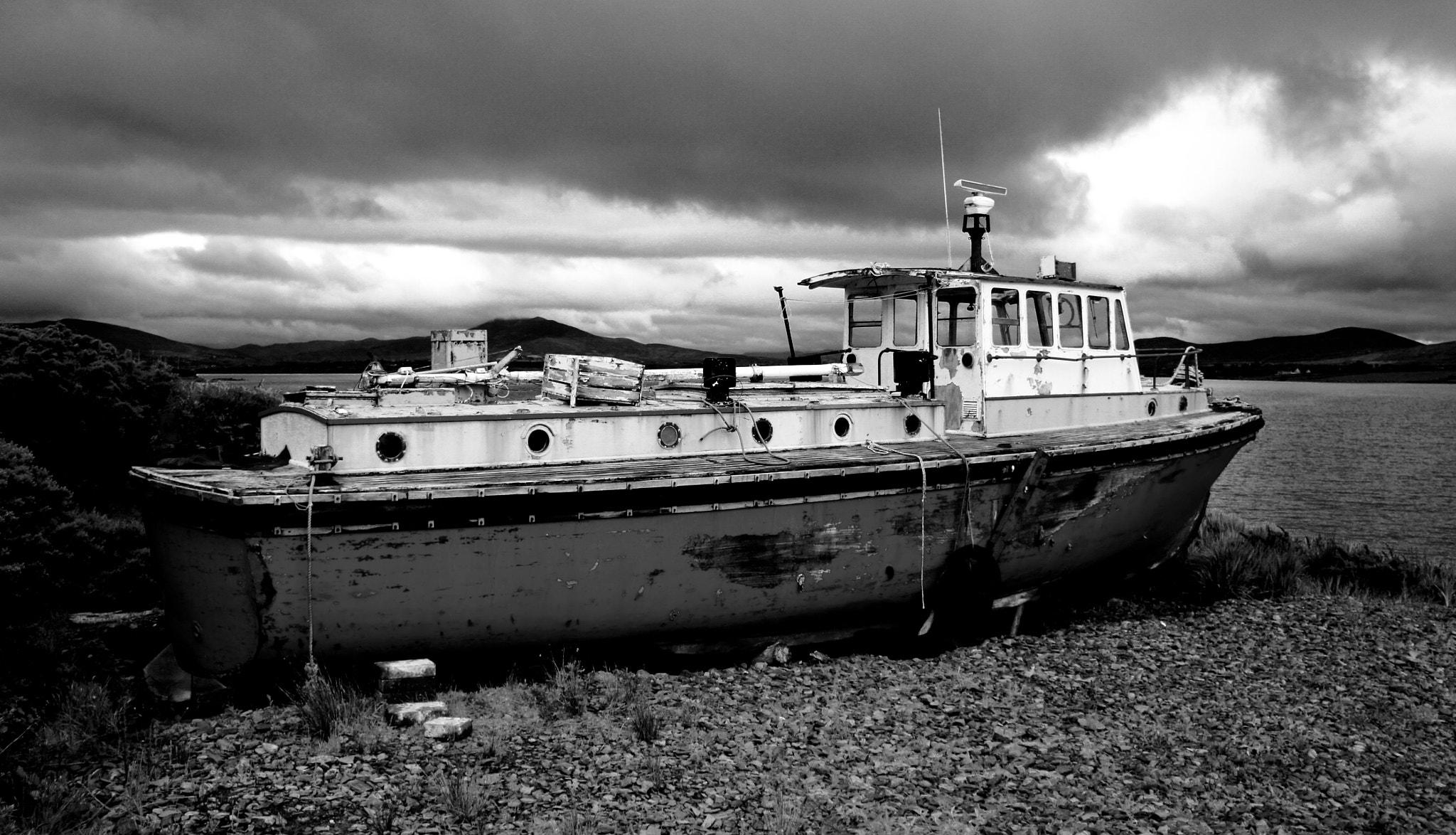 Sony Alpha NEX-5 sample photo. Stranded... (b&w) photography