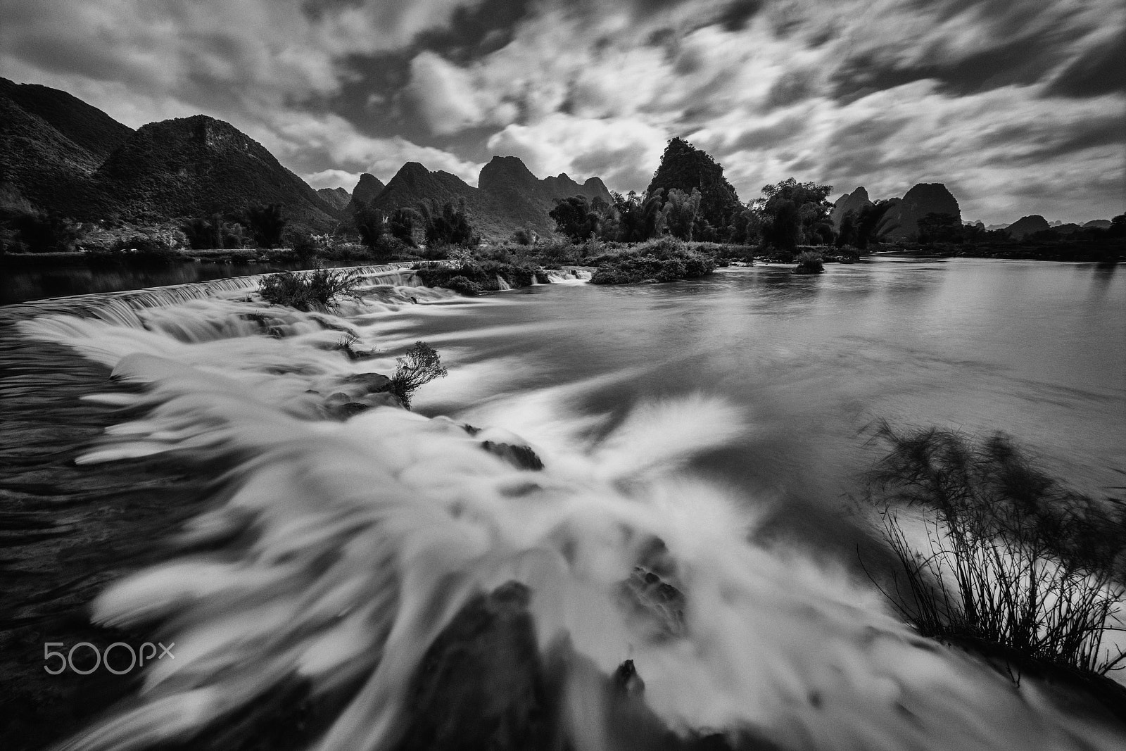 Sony a7R + Voigtlander HELIAR-HYPER WIDE 10mm F5.6 sample photo. Quay son - cao bang - viet nam photography