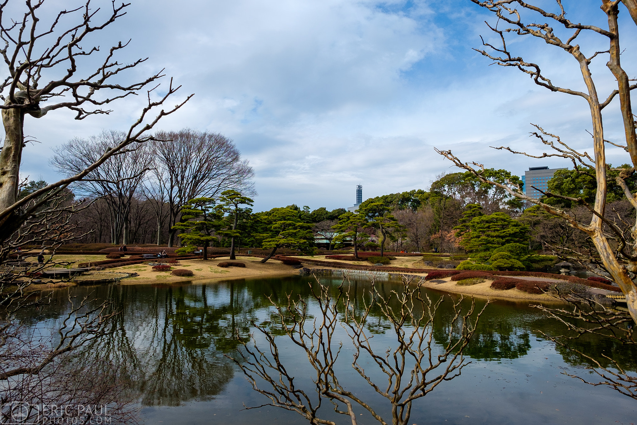 Fujifilm X-E2 + Fujifilm XF 14mm F2.8 R sample photo. The east gardens of the imperial palace photography