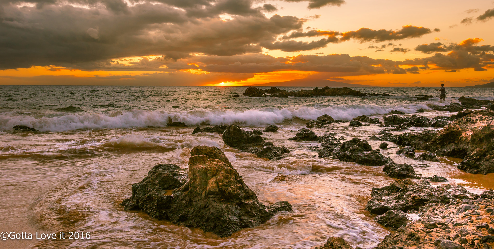 Canon EOS 7D Mark II + Sigma 18-35mm f/1.8 DC HSM sample photo. Maui sunset photography