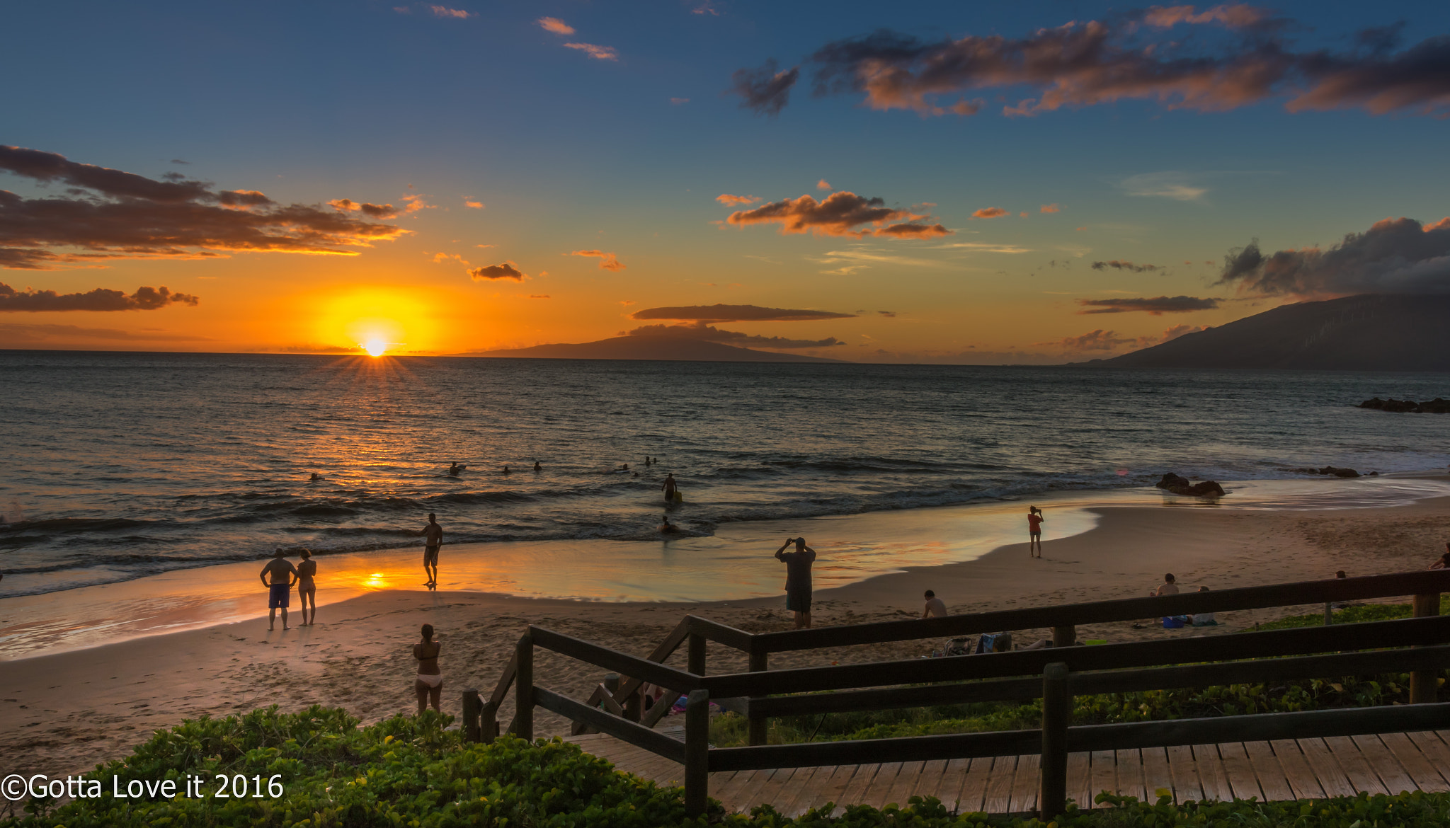 Canon EOS 7D Mark II + Sigma 18-35mm f/1.8 DC HSM sample photo. Maui sunset photography