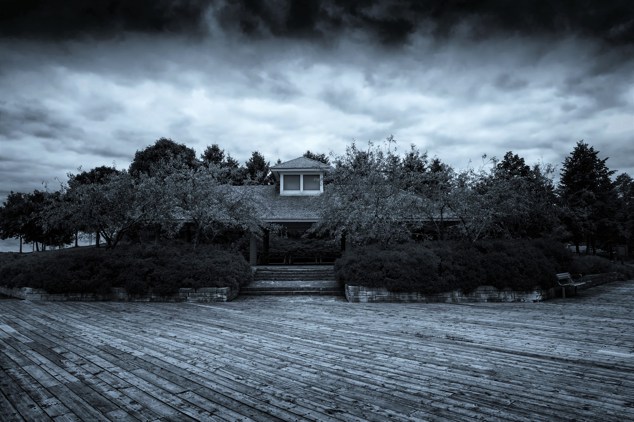 Fujifilm XC 16-50mm F3.5-5.6 OIS sample photo. Lakefront promenade park photography