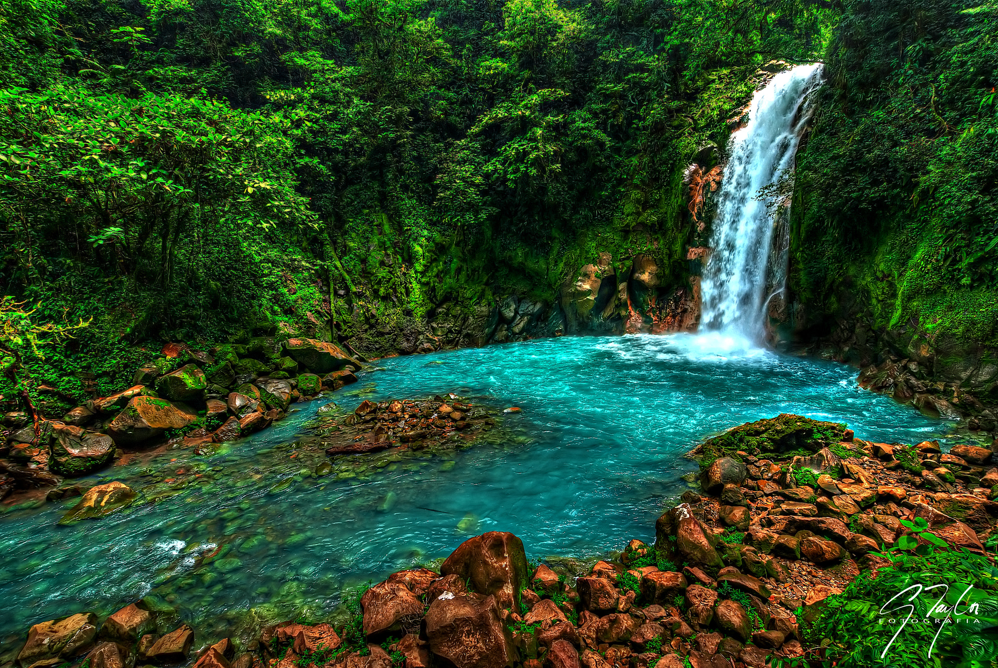 Pentax K200D sample photo. Río celeste en hdr photography