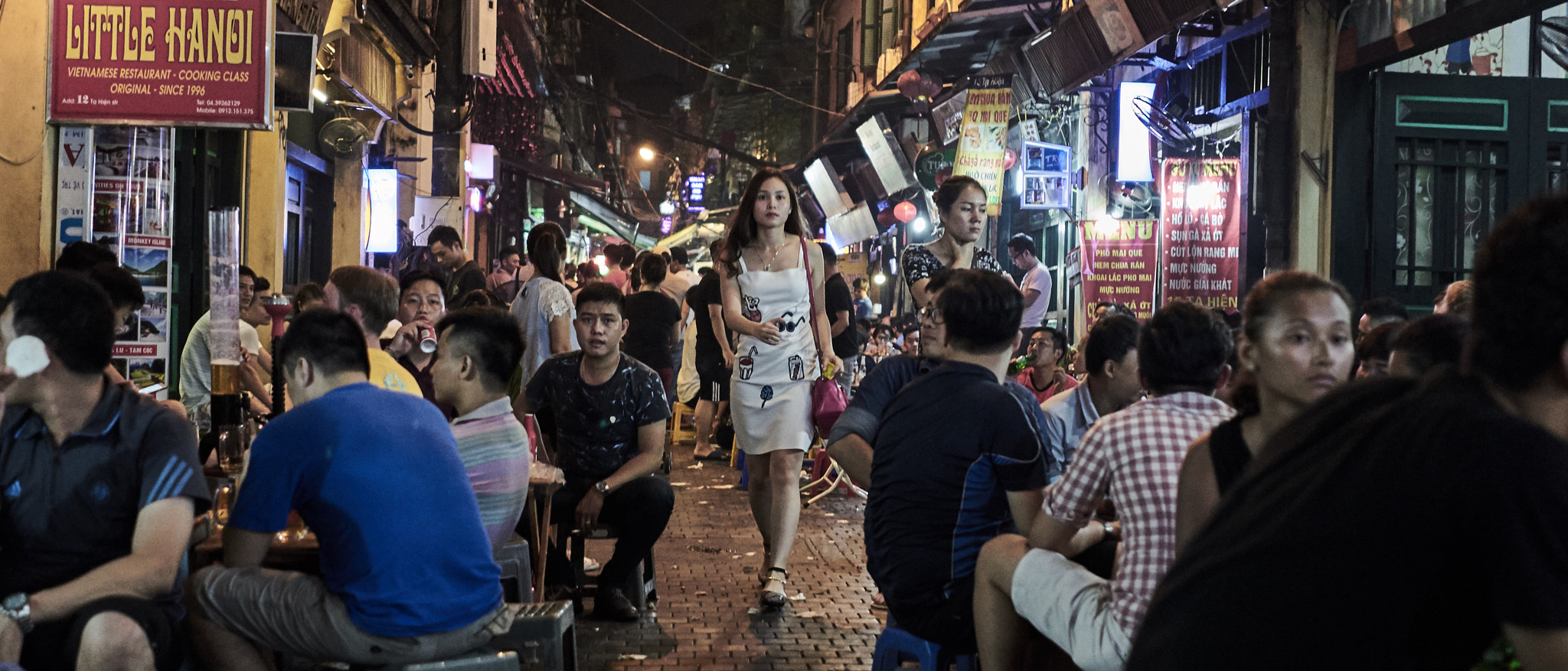 Sony a7 II + Sony FE 28mm F2 sample photo. New buzz in old quarter photography