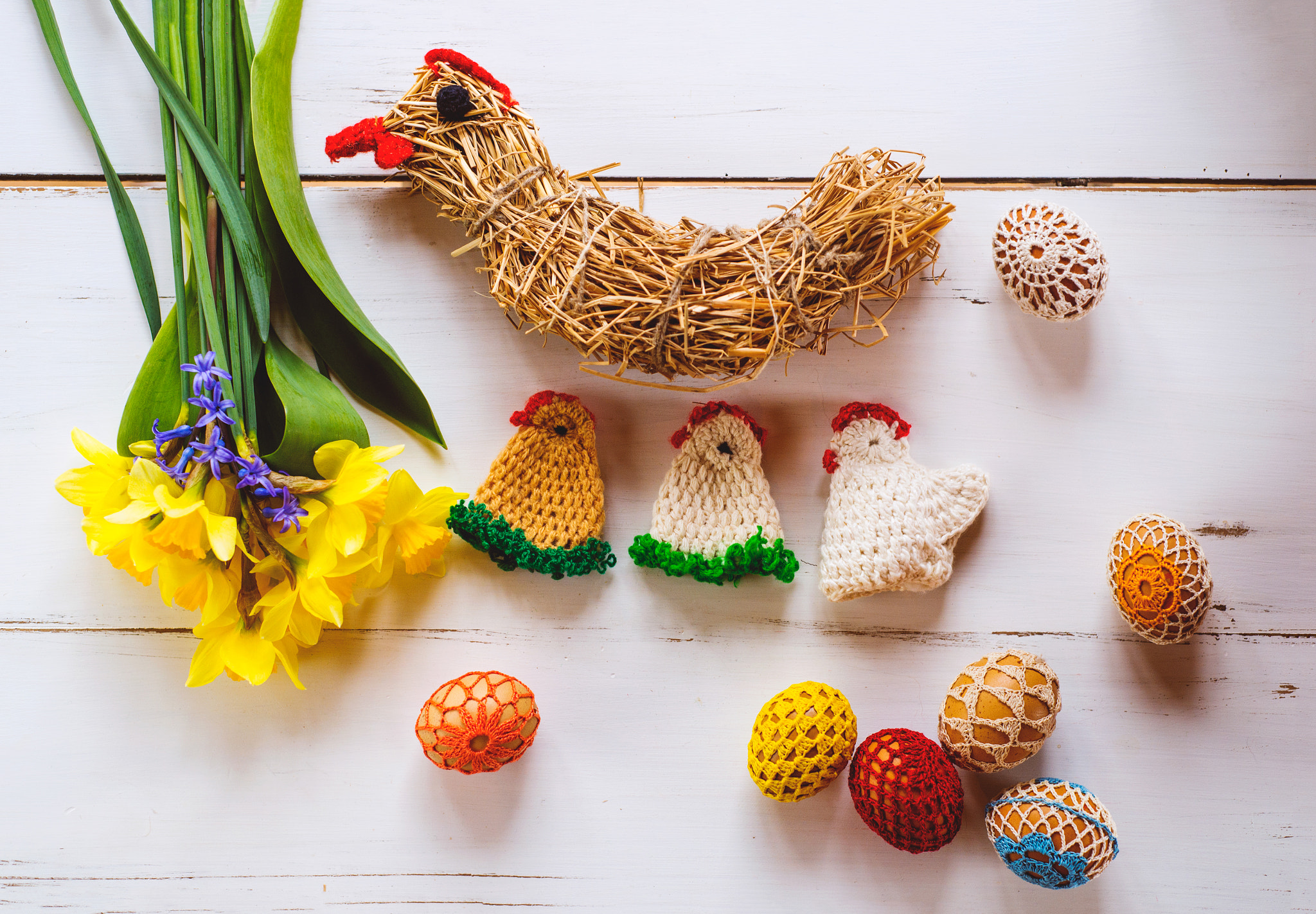 Nikon D4S sample photo. Crocheted easter eggs, chickens and daffodils, wooden background photography