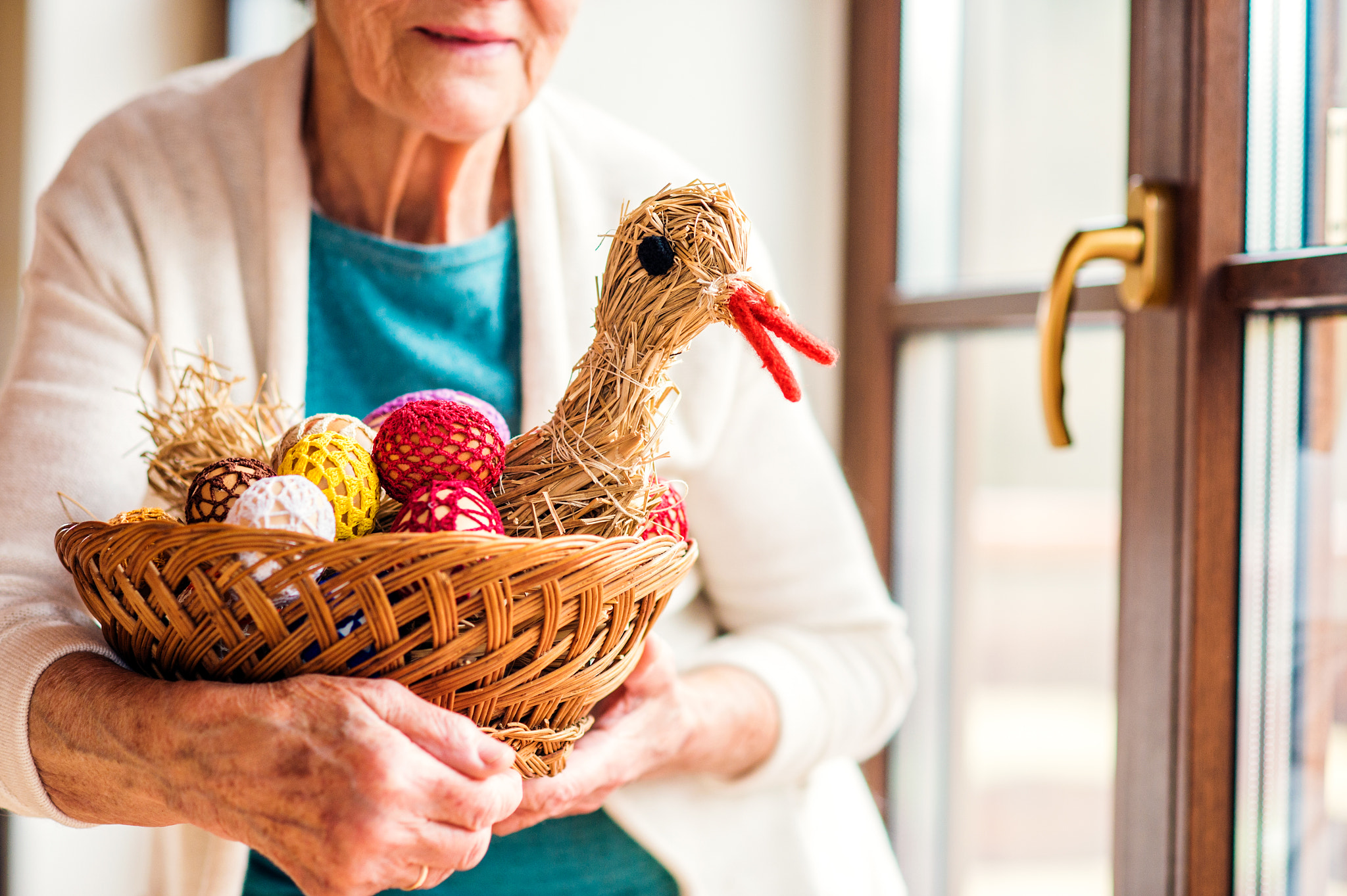 Nikon D4S sample photo. Woman holding basket with easter eggs and straw hen photography