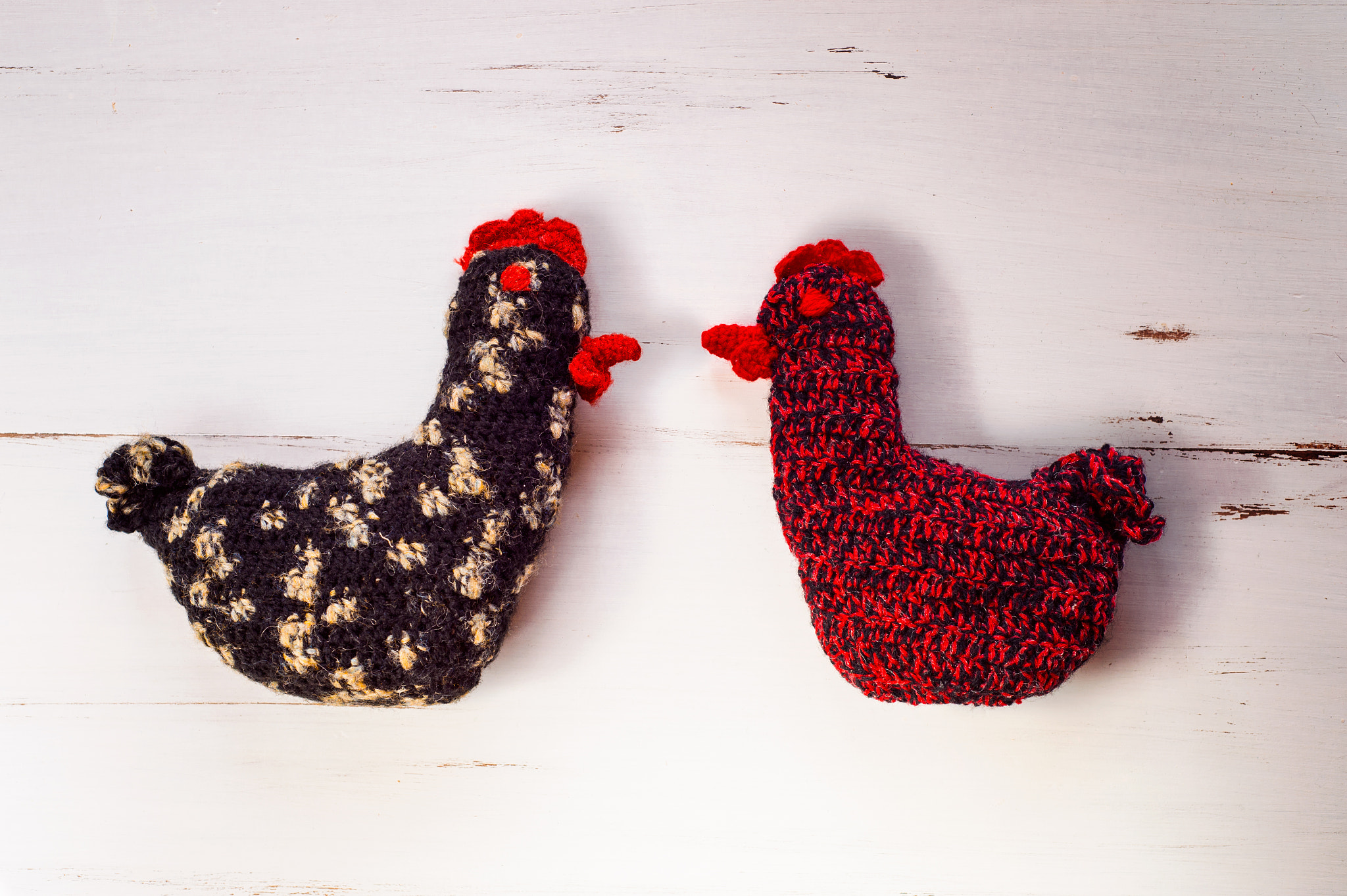 Nikon D4S sample photo. Two colorful knitted easter hens, white wooden background photography