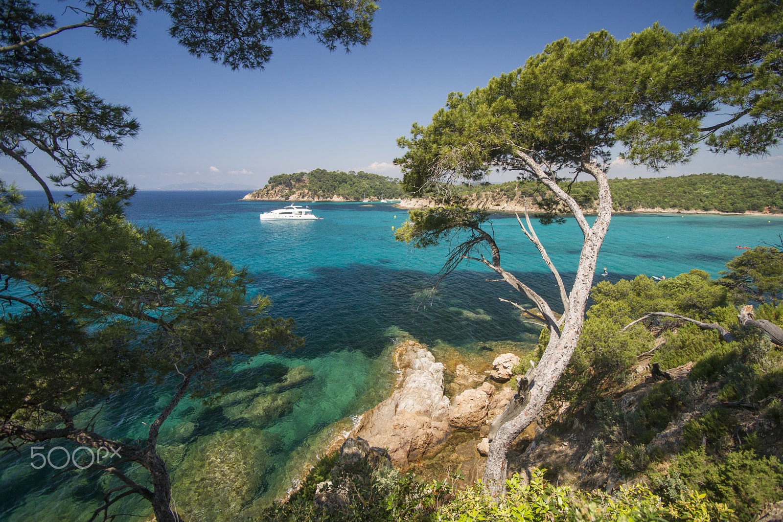 Sony Alpha DSLR-A850 sample photo. Hiking on the coastal path in southern france photography