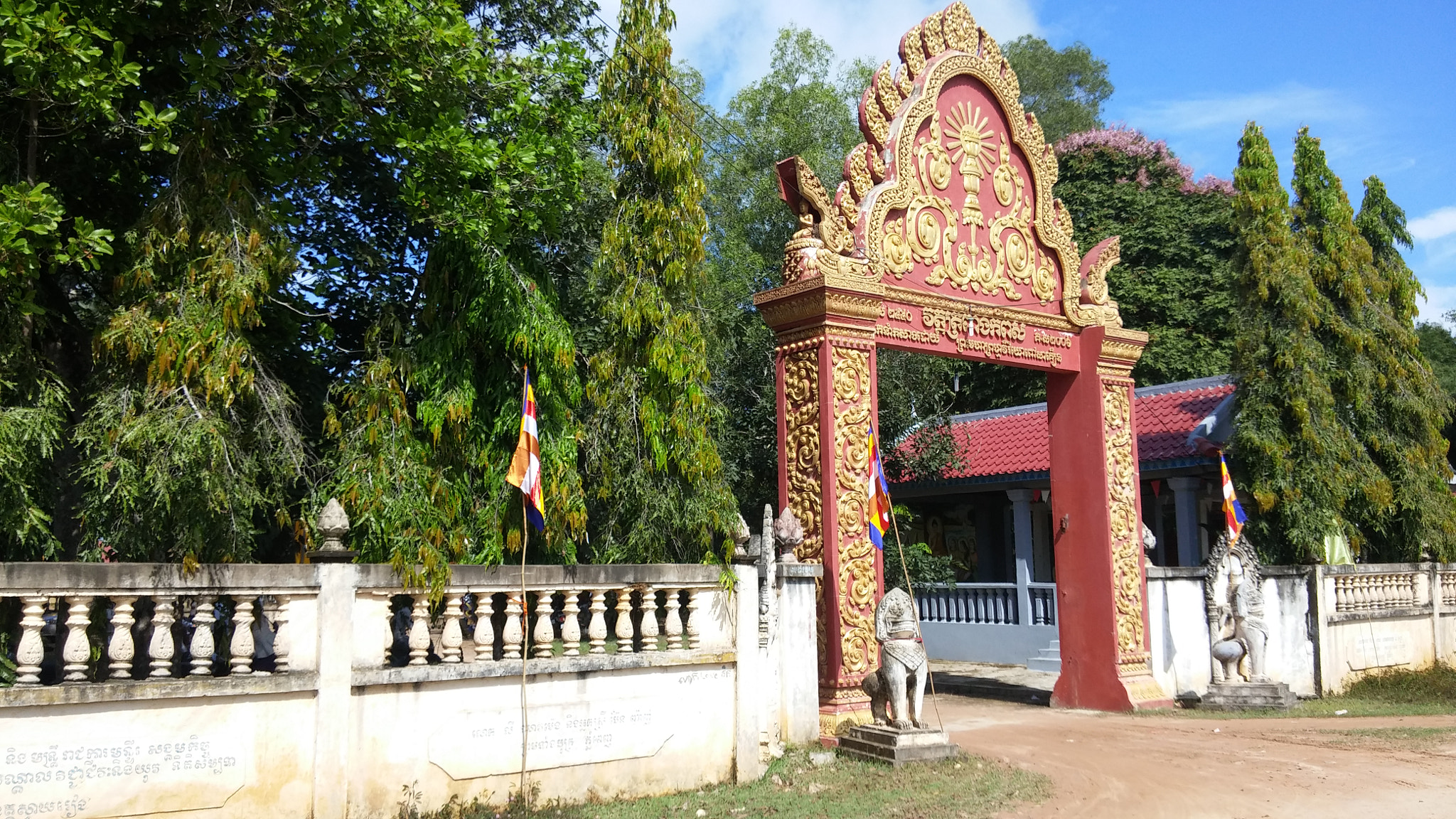 LG G Pro2 sample photo. Entrance of trapeang kampis pagoda photography