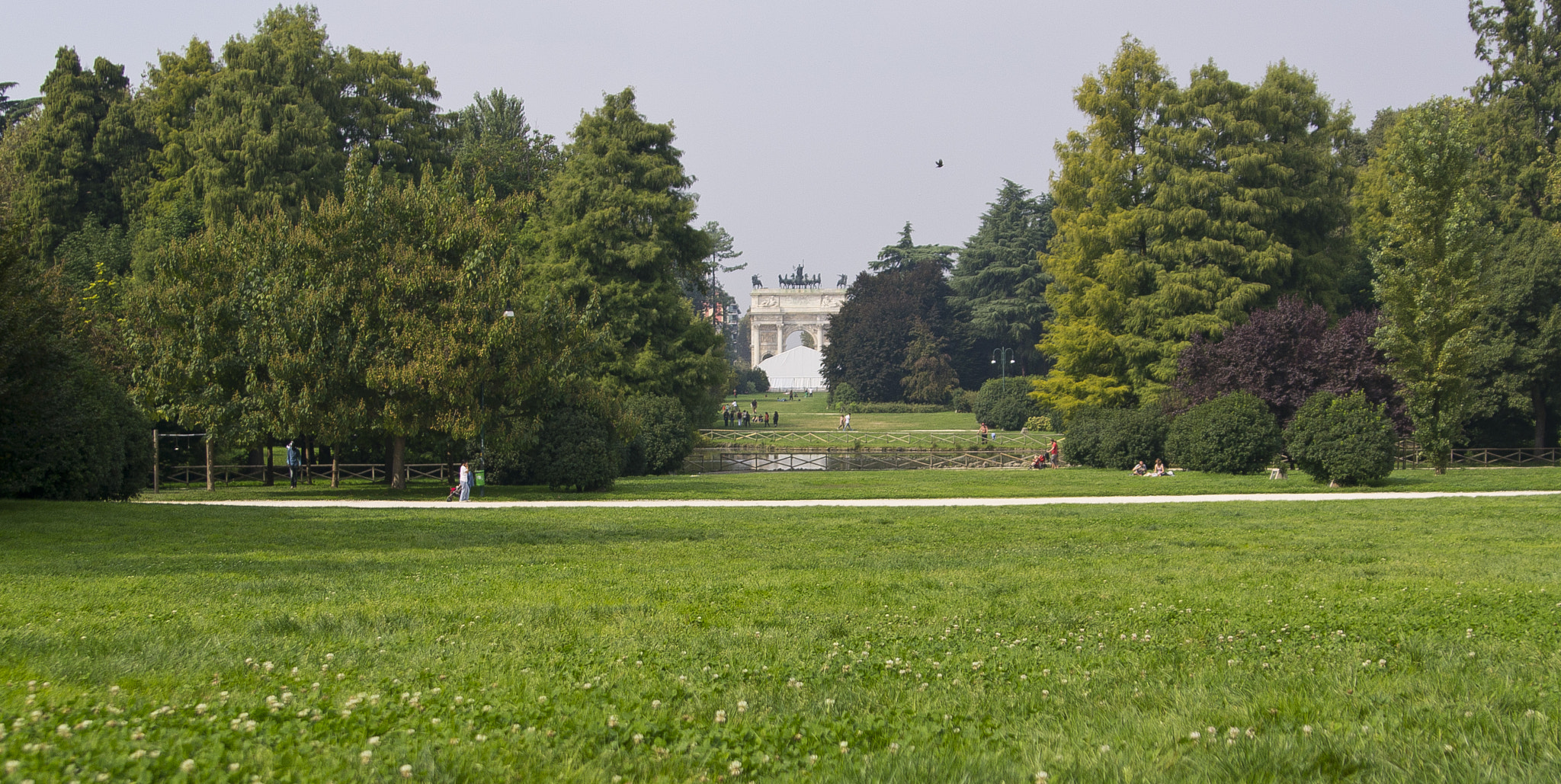 Sony Alpha DSLR-A580 + Sony 28-75mm F2.8 SAM sample photo. Arch of peace photography