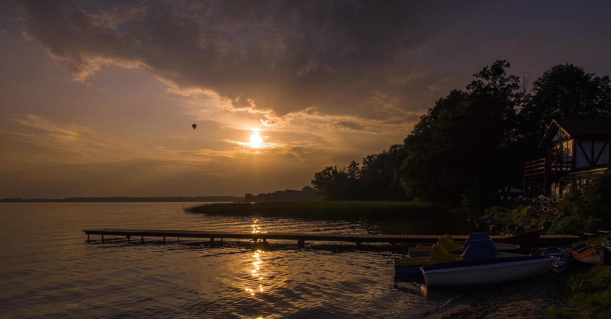 Pentax K-50 + HD Pentax DA 15mm F4 ED AL Limited sample photo. Sunset over niegocin lake photography