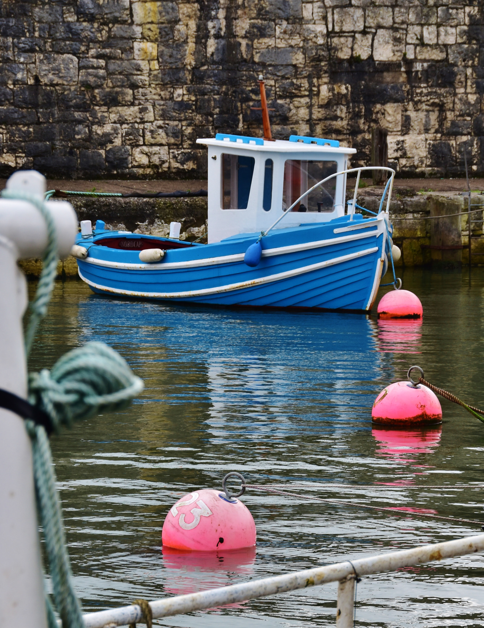 Nikon D5500 + Nikon AF-S DX Nikkor 18-200mm F3.5-5.6G ED VR II sample photo. The little blue boat photography
