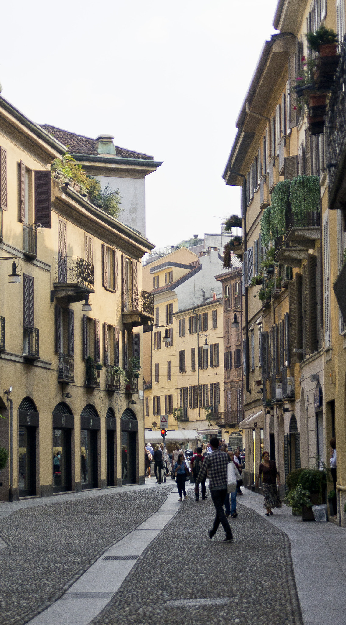 Sony Alpha DSLR-A580 + Sony 28-75mm F2.8 SAM sample photo. Milano streets photography