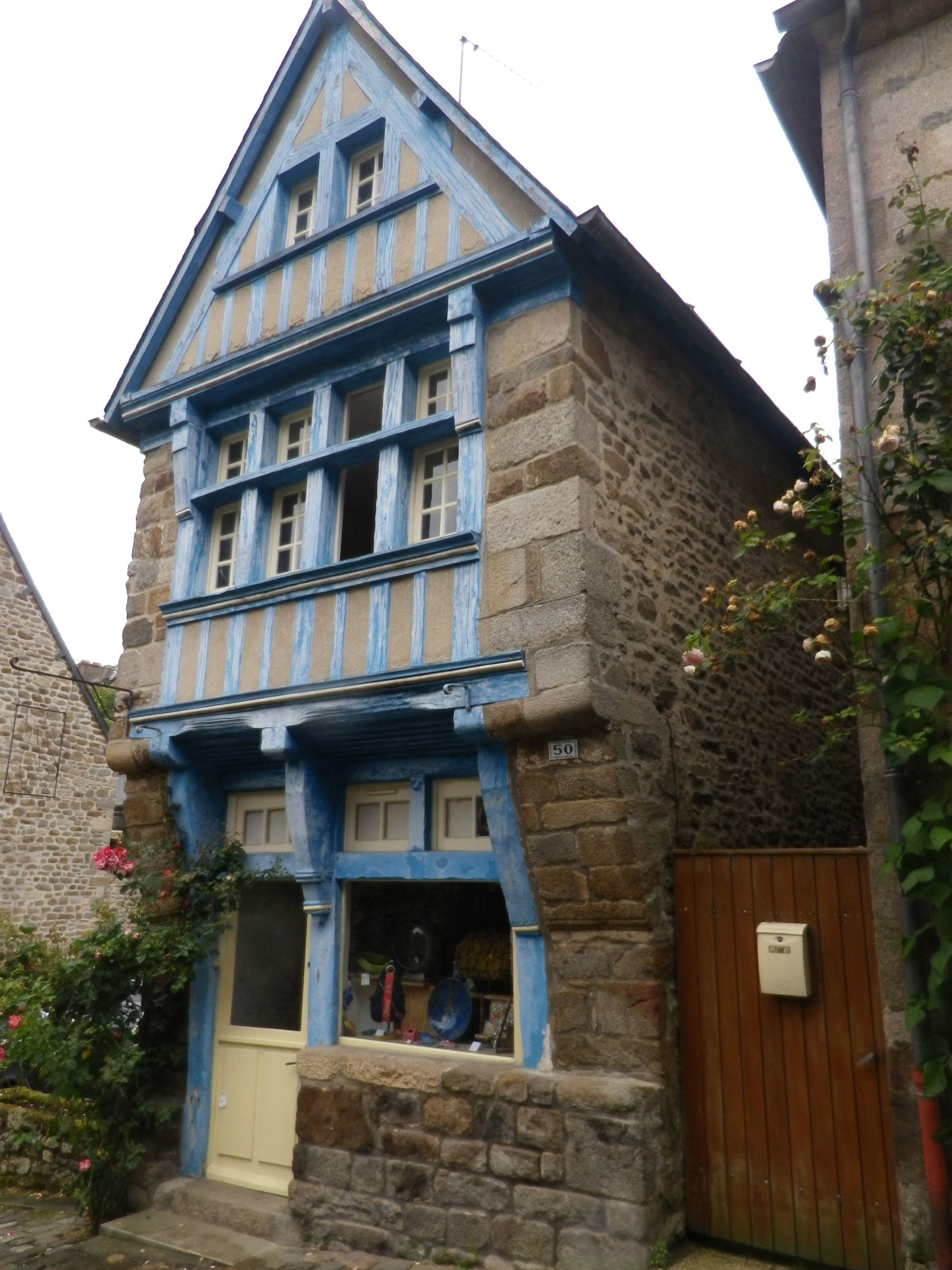Pentax Optio RZ18 sample photo. C'est une maison bleu.... photography