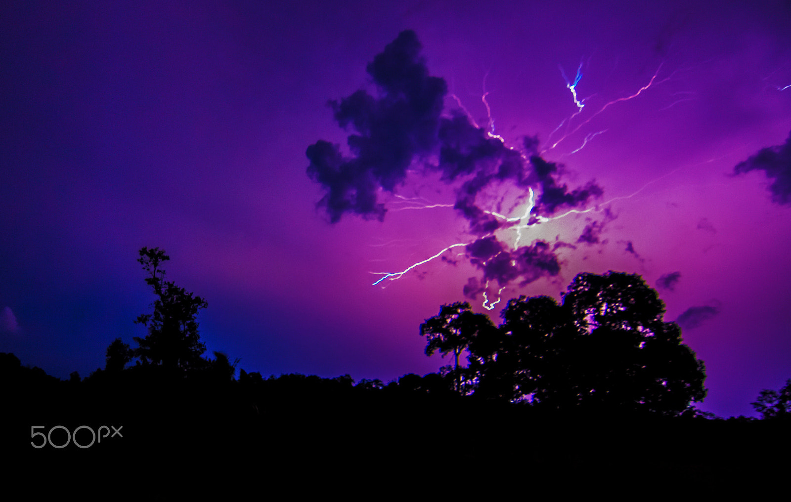 Sony SLT-A77 + 20mm F2.8 sample photo. Lightening photography