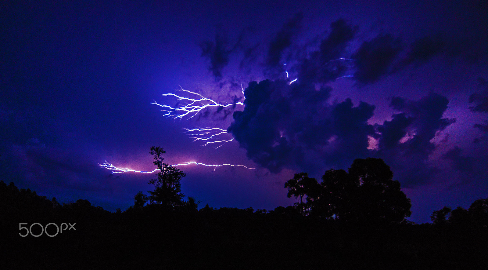 Sony SLT-A77 + 20mm F2.8 sample photo. Lightening photography