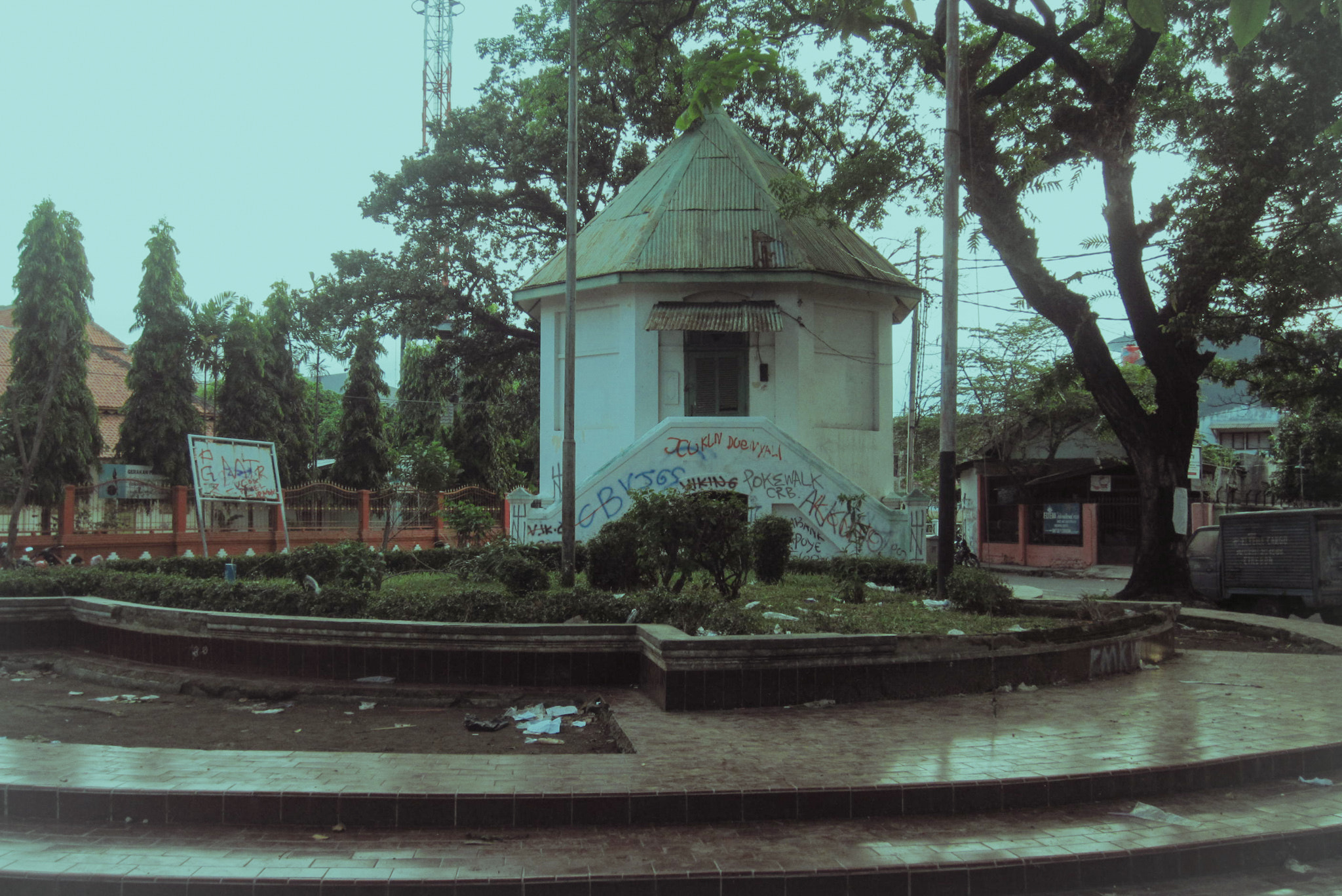 Canon PowerShot ELPH 300 HS (IXUS 220 HS / IXY 410F) sample photo. Gedung bunder photography
