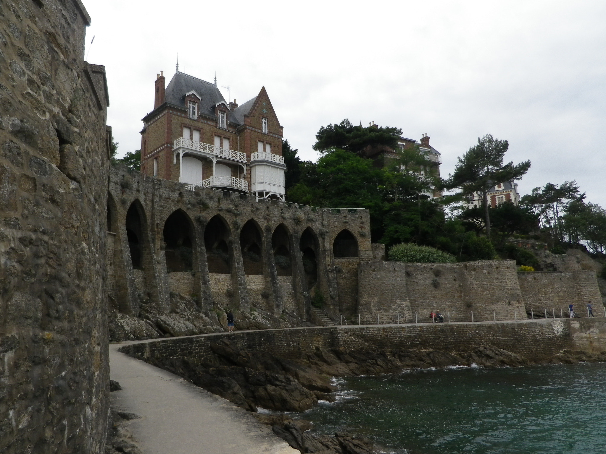 Pentax Optio RZ18 sample photo. Chemin des douaniers photography