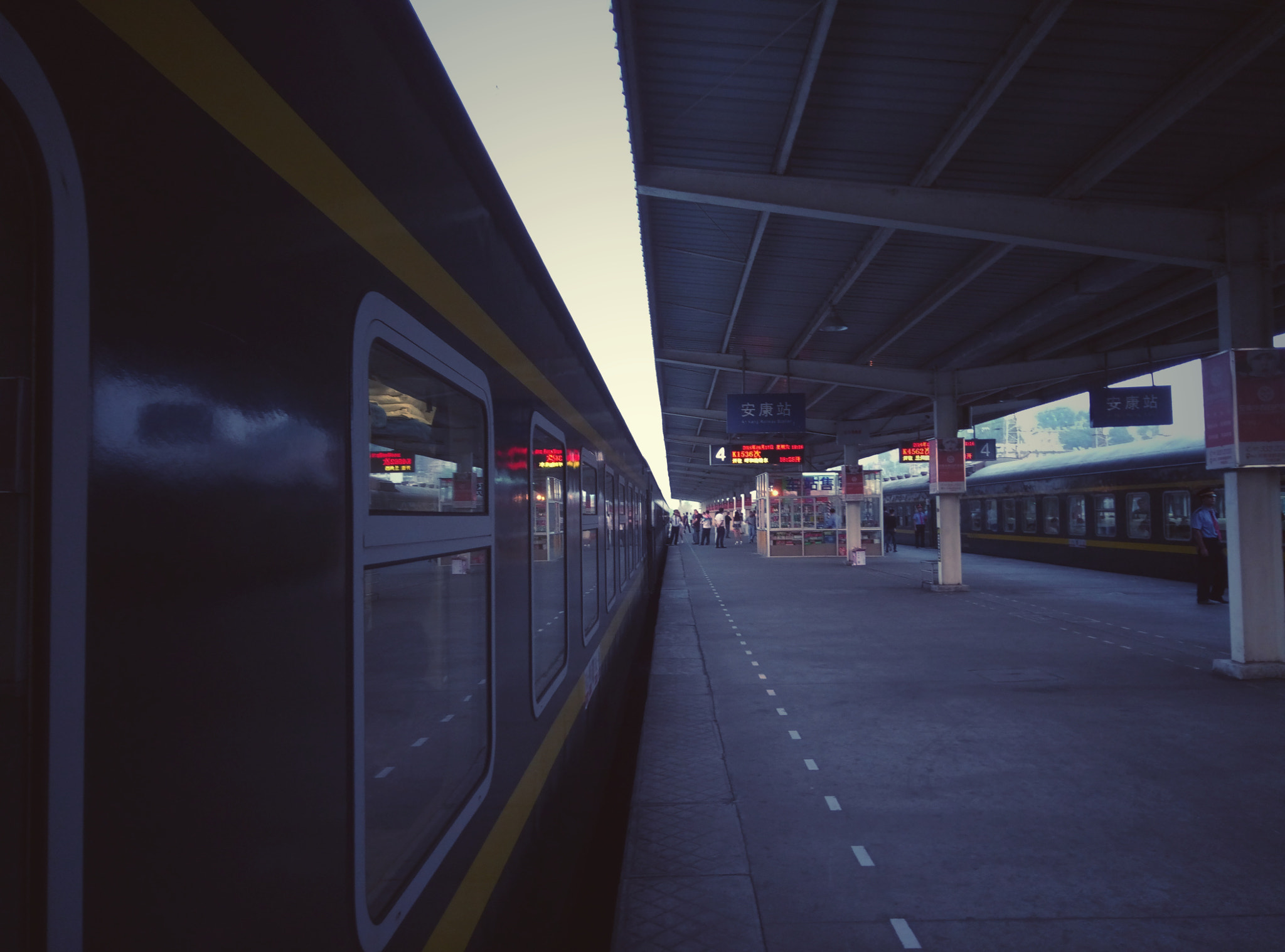 Meizu m3 sample photo. Railway station photography