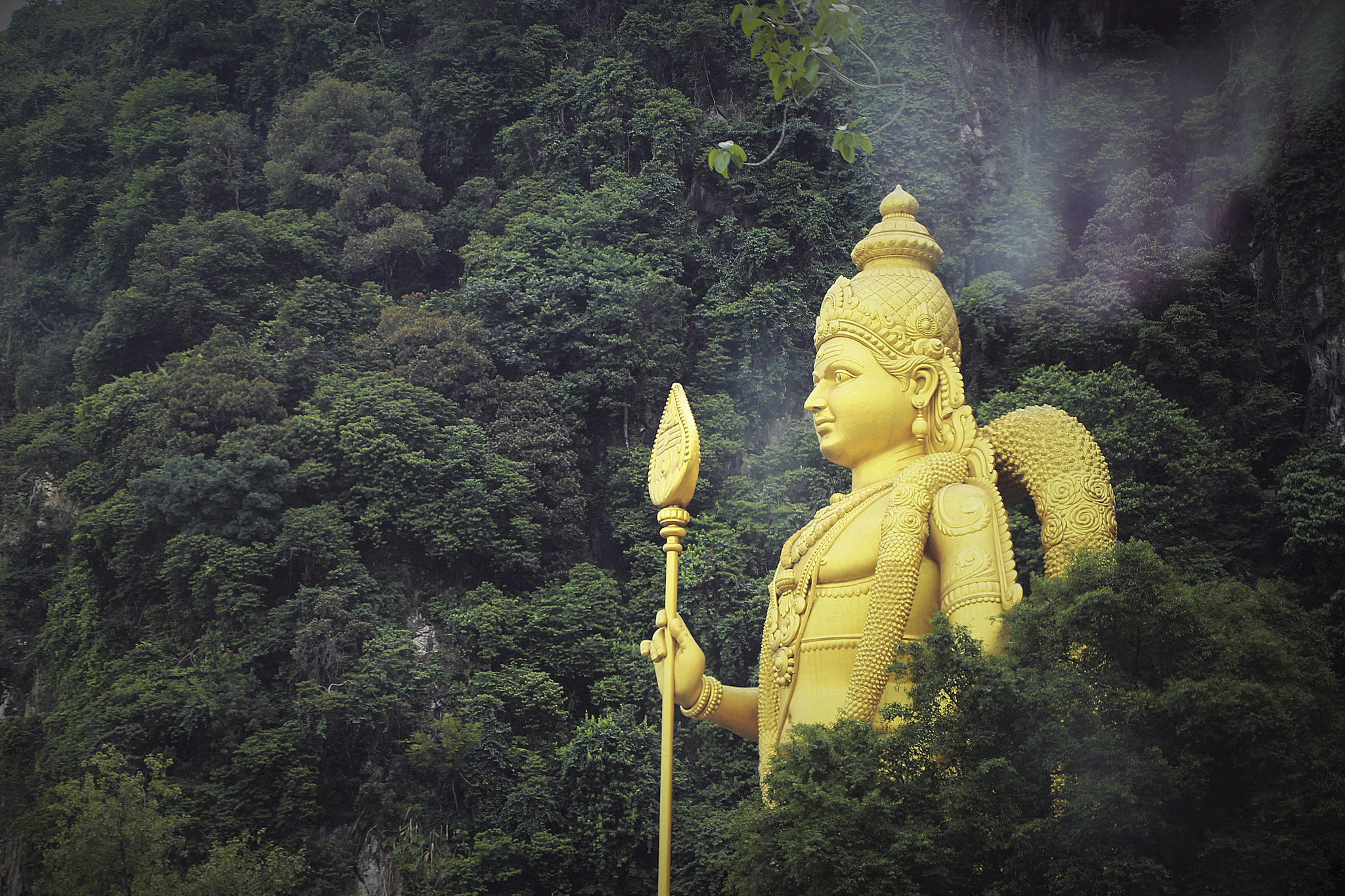 Canon EOS 100D (EOS Rebel SL1 / EOS Kiss X7) sample photo. A famous hindu temple in malaysia photography