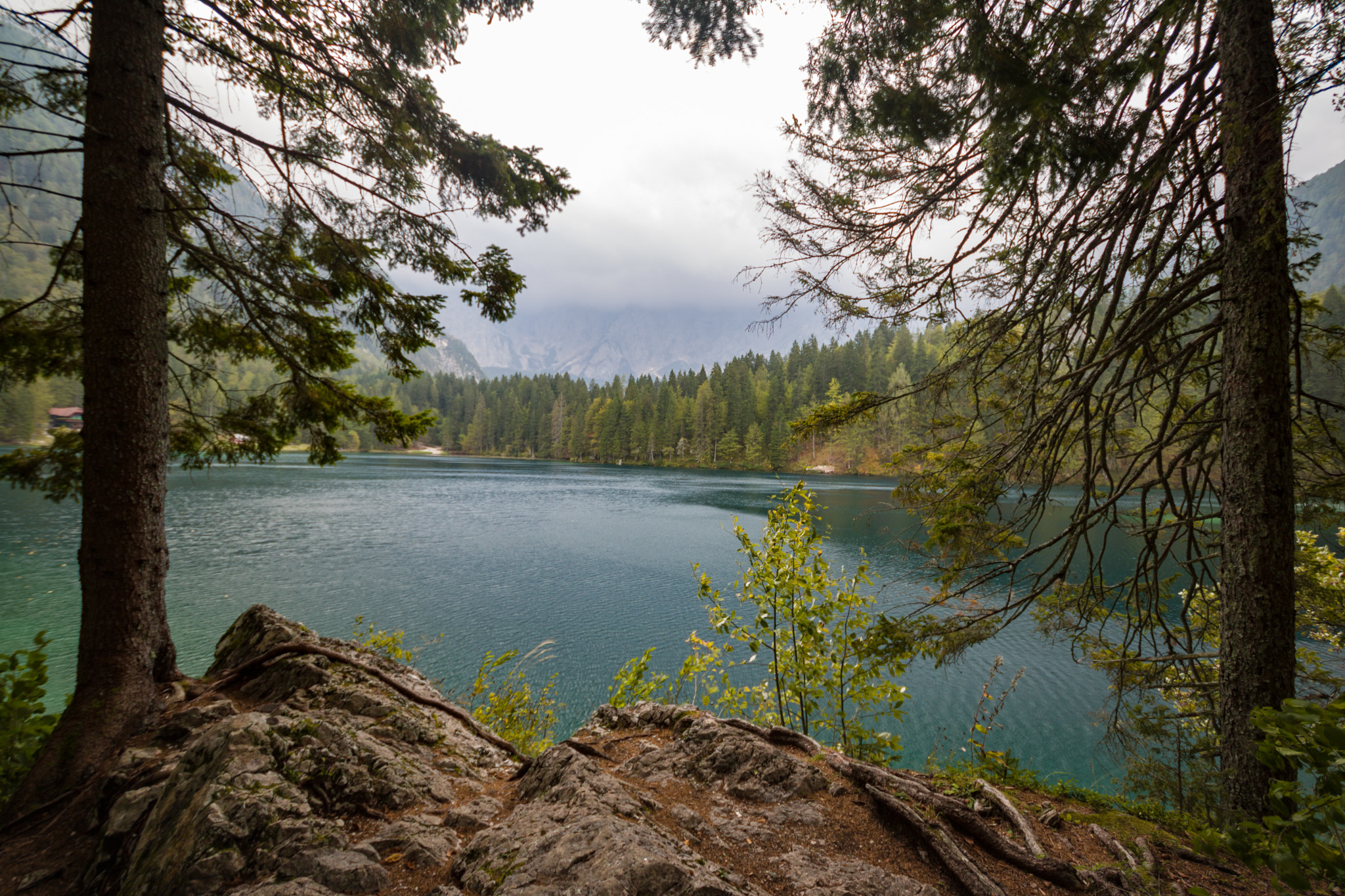 Canon EOS 760D (EOS Rebel T6s / EOS 8000D) + Sigma 10-20mm F4-5.6 EX DC HSM sample photo. The lake 2 photography