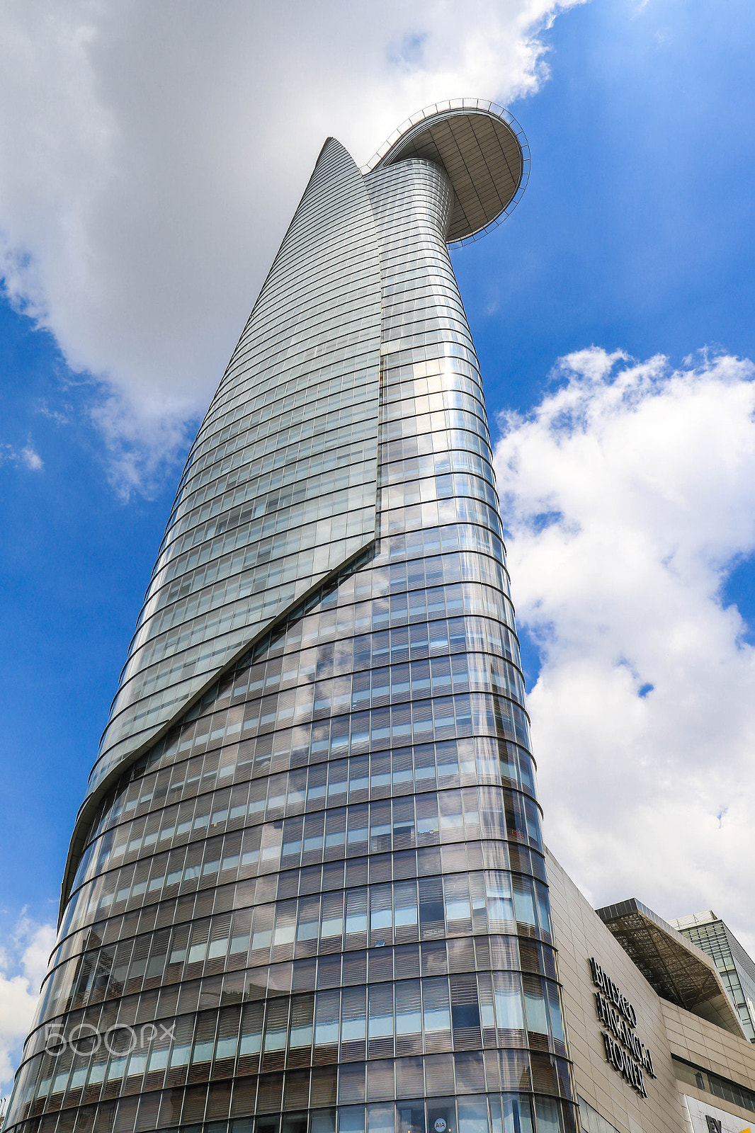 Canon EOS 7D Mark II + Canon EF 16-35mm F4L IS USM sample photo. Financial tower - asia photography