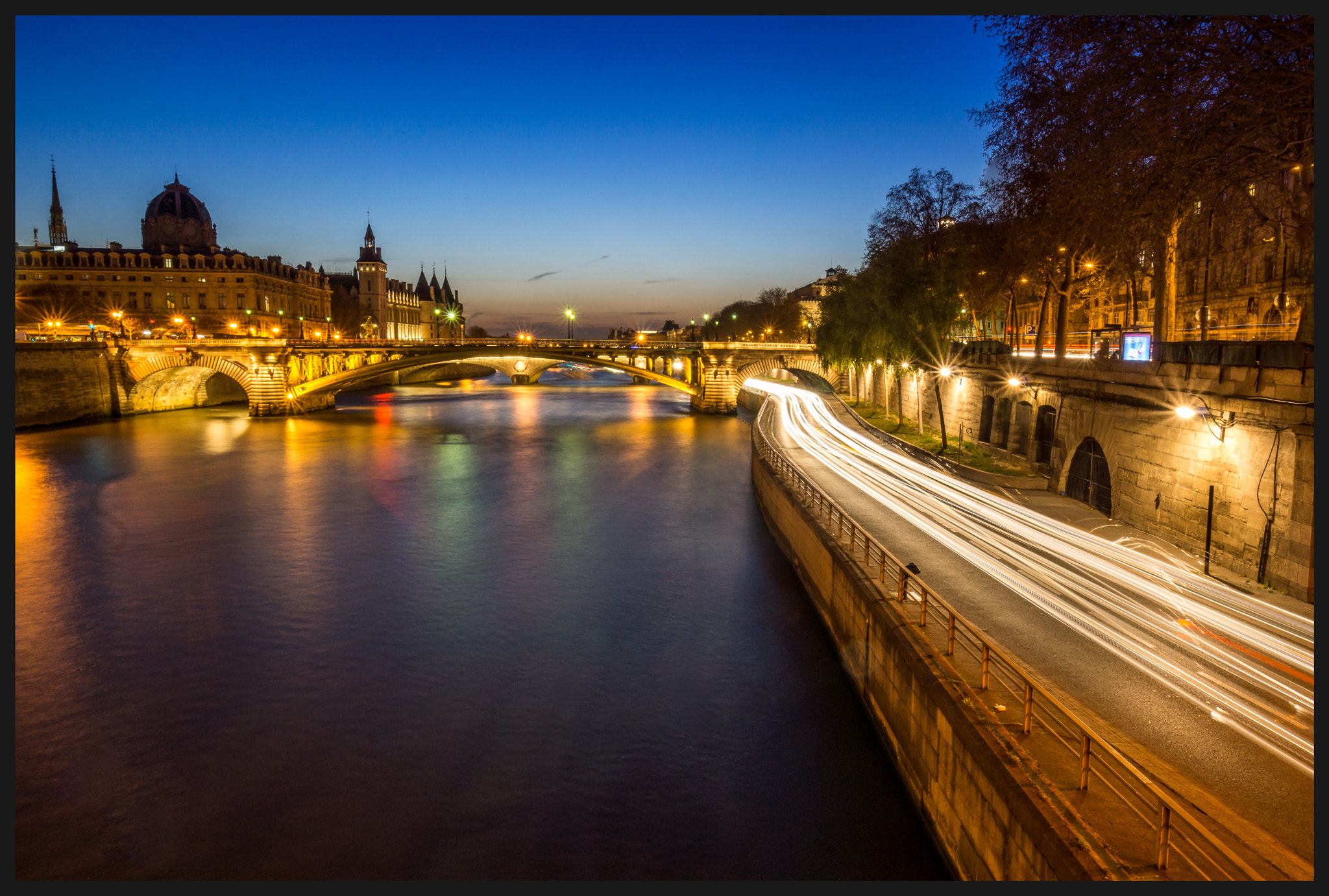 Sony SLT-A77 + Sigma 10-20mm F3.5 EX DC HSM sample photo. Seine in the evening photography