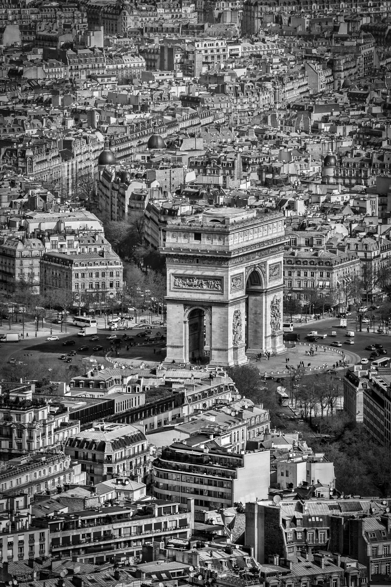 Sony SLT-A77 + Sigma 70-200mm F2.8 EX DG Macro HSM II sample photo. Arc de triumphe photography